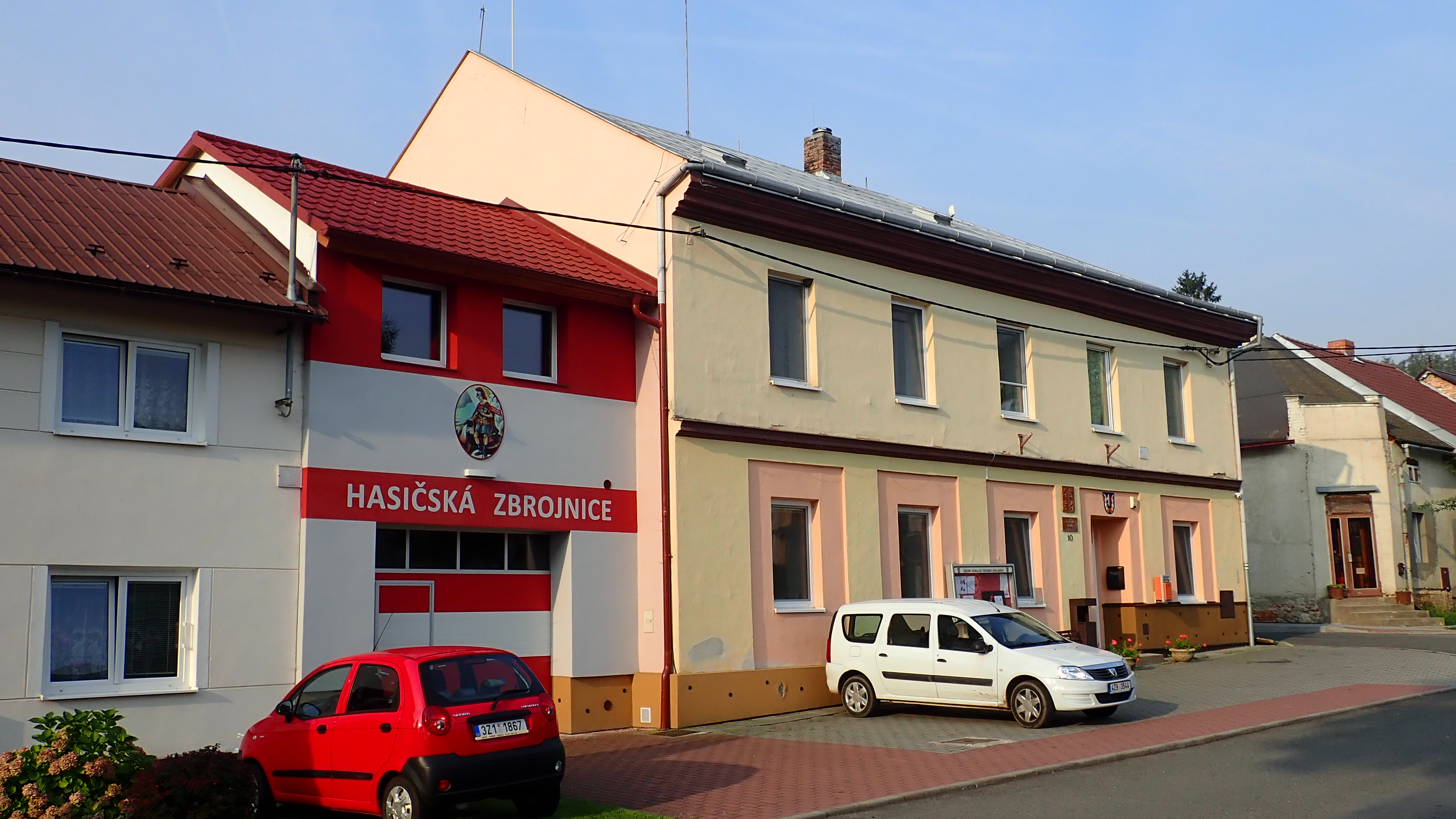 Troubky - Zdislavice - obecní úřad foto 2