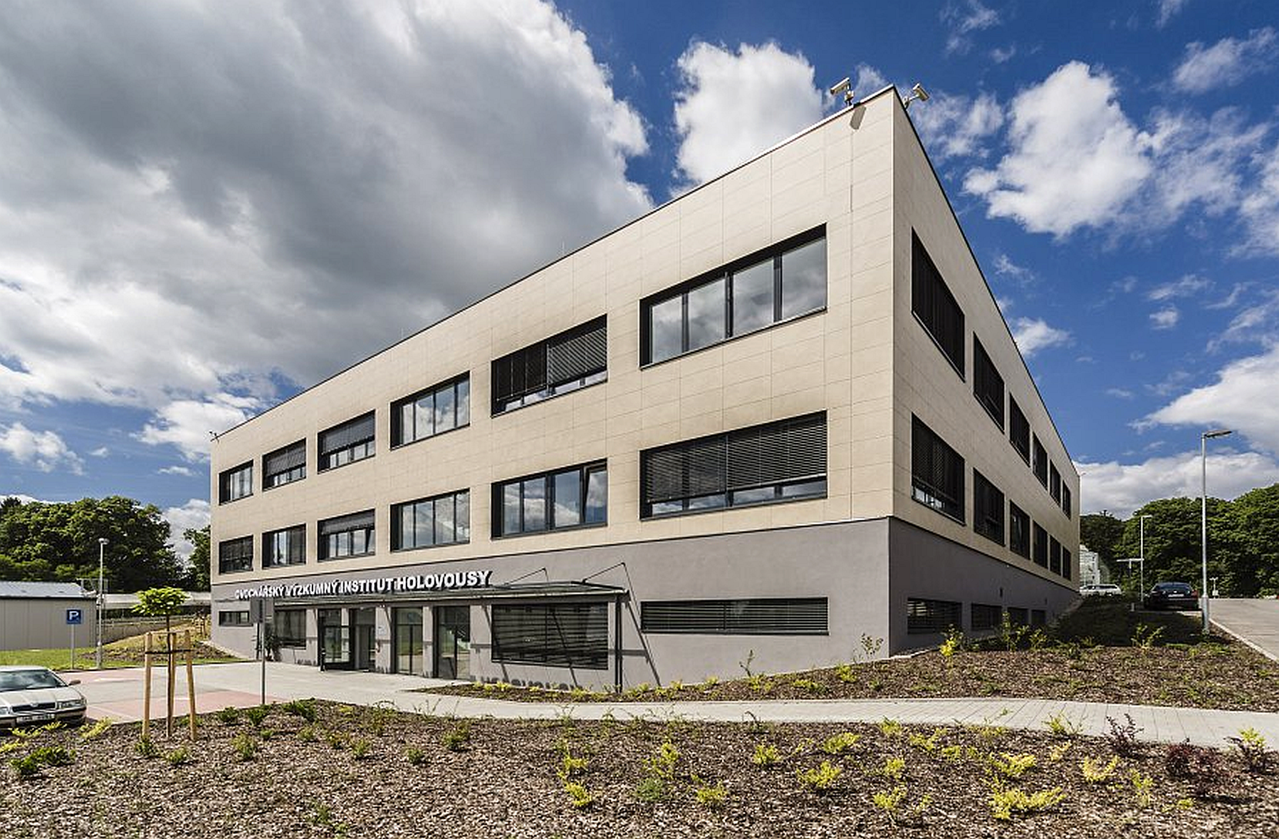 VÝZKUMNÝ A ŠLECHTITELSKÝ ÚSTAV OVOCNÁŘSKÝ HOLOVOUSY s.r.o.