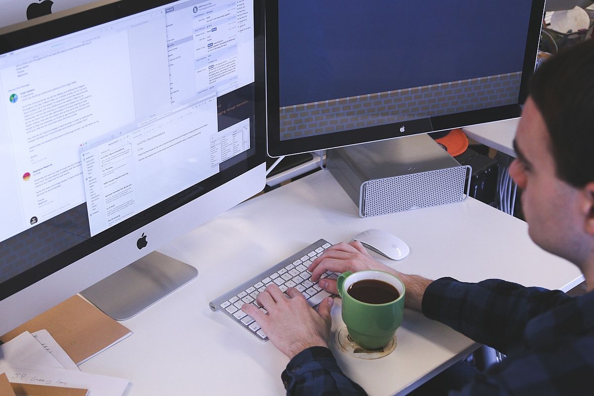 Universal holding a.s.