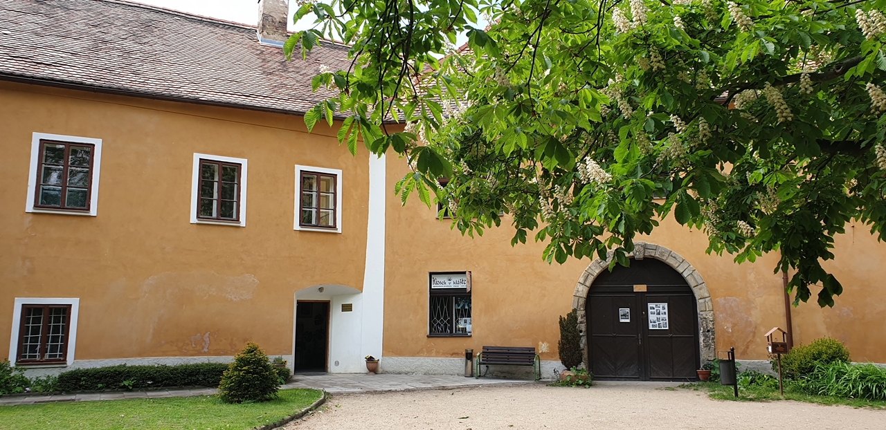 Kiosek v kláštěře