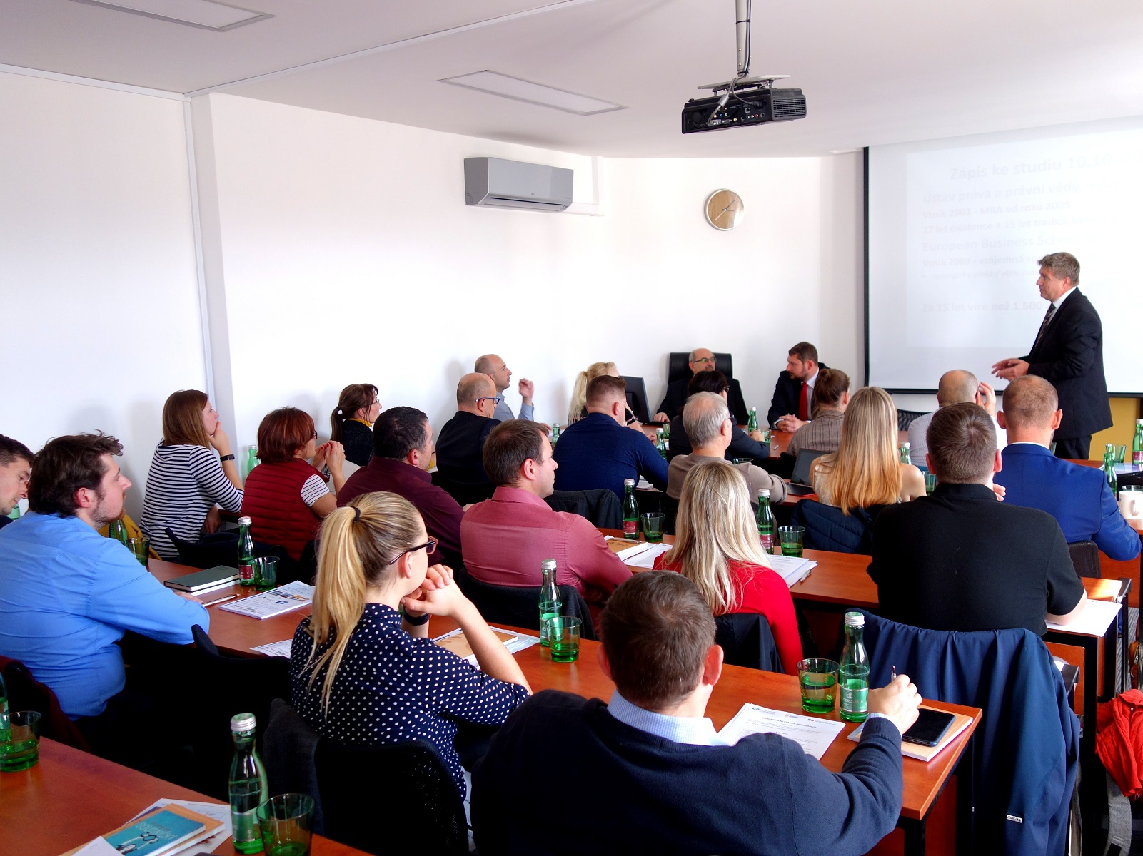 Ústav práva a právní vědy foto 3