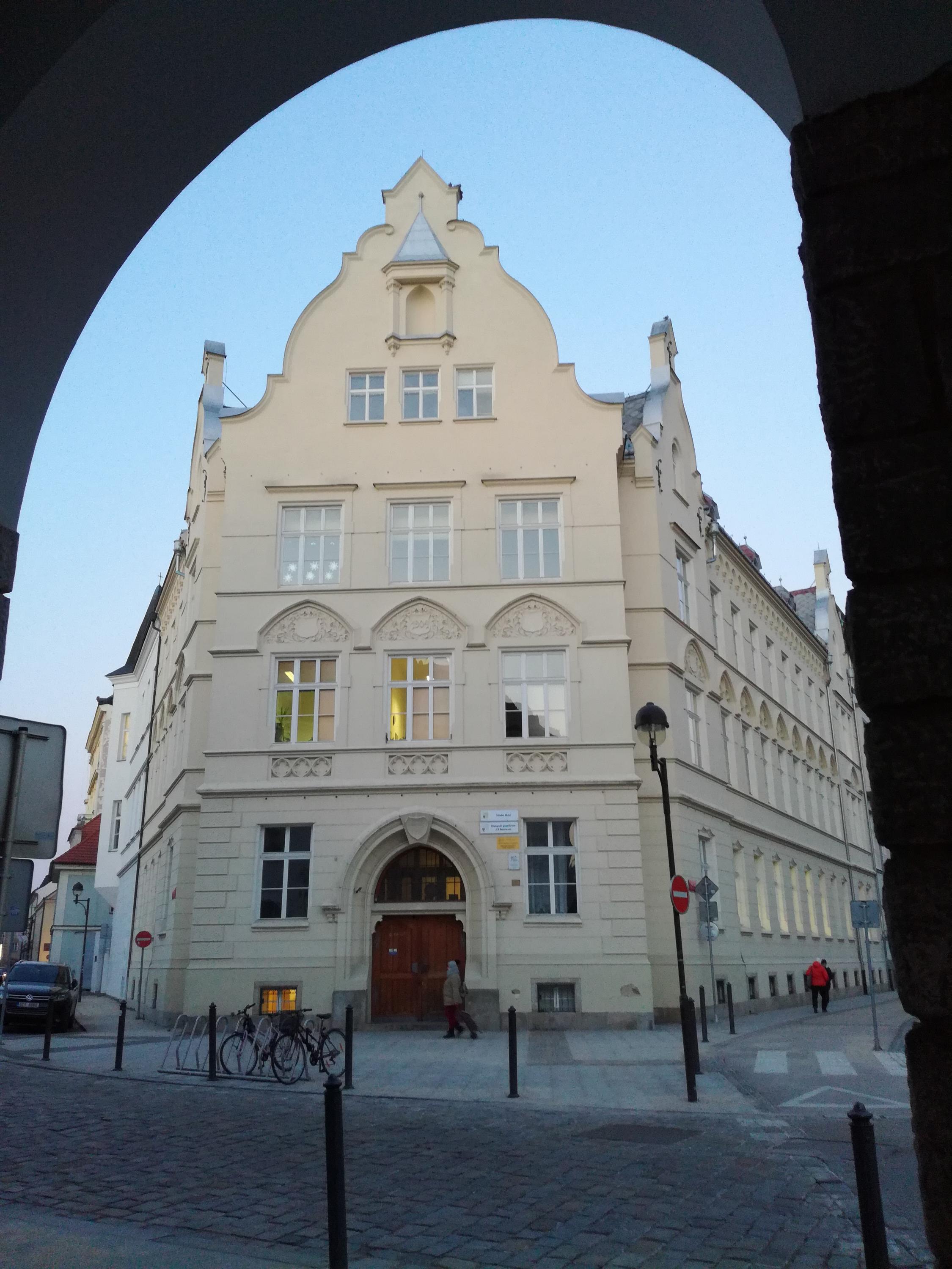 Biskupské gymnázium J. N. Neumanna a Církevní základní škola foto 2