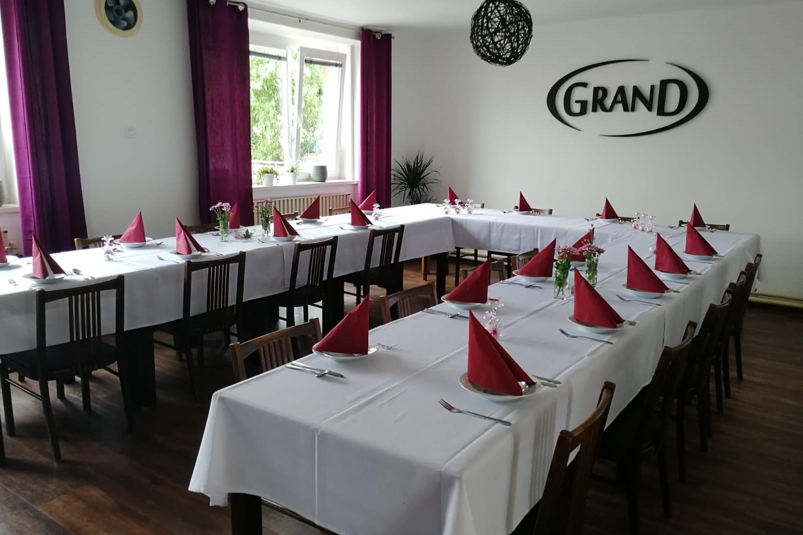 Grand restaurant