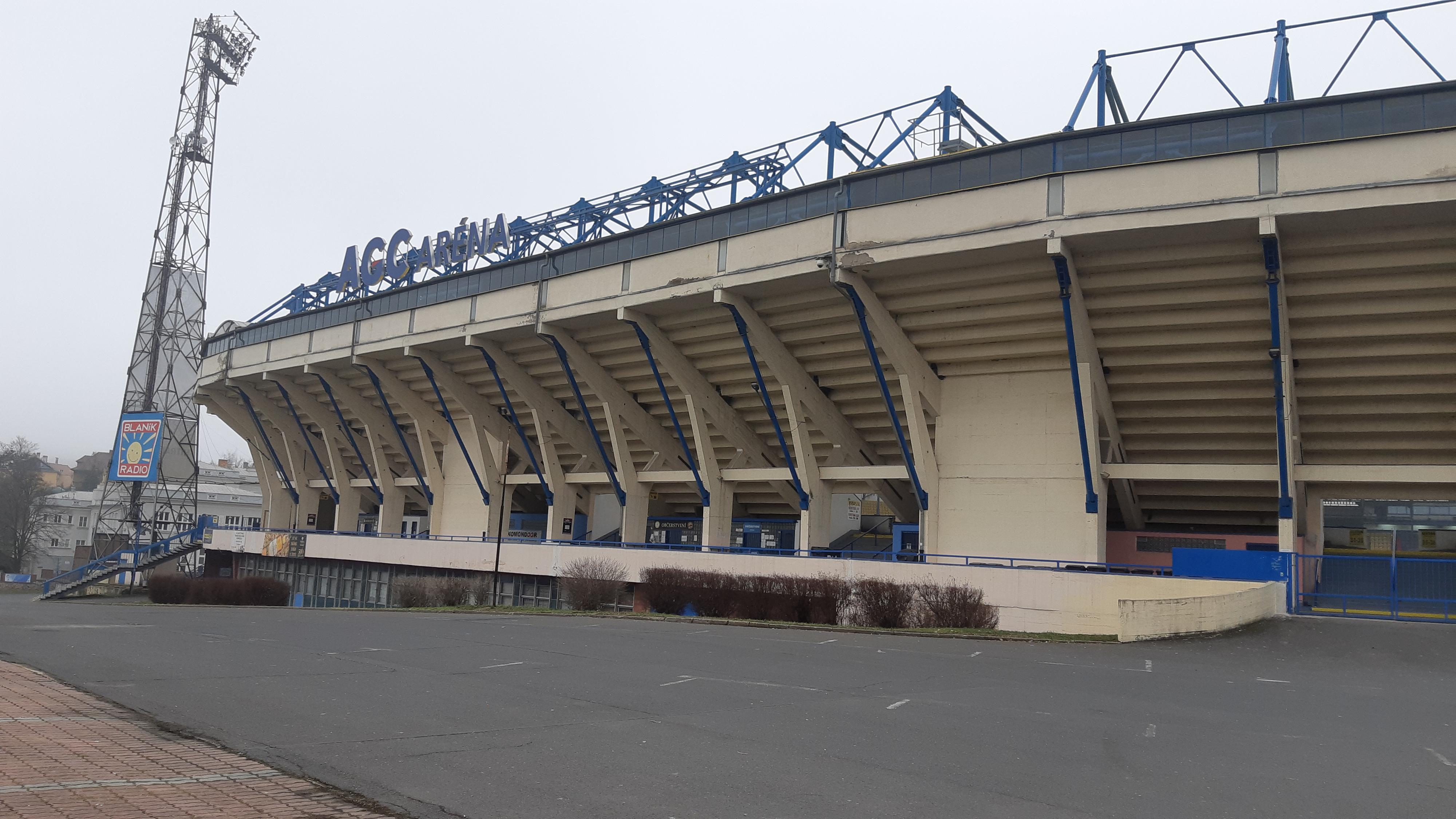 Fotbalový stadion Na Stínadlech foto 3