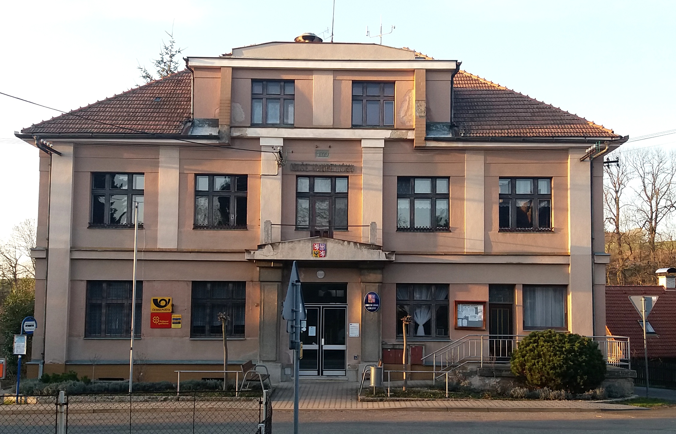 Obecní knihovna Chleny foto 2