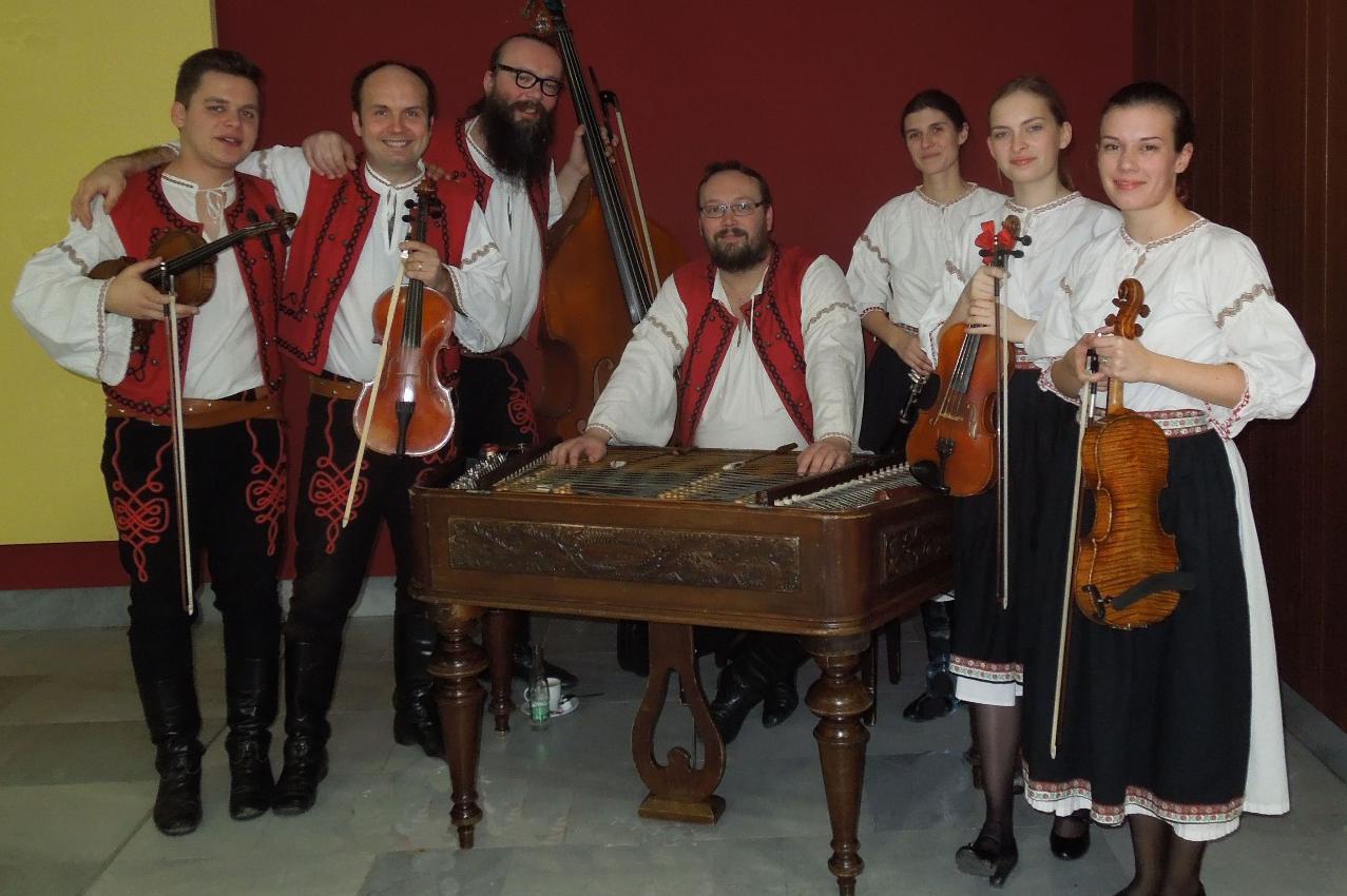 Hradecká cimbálová muzika