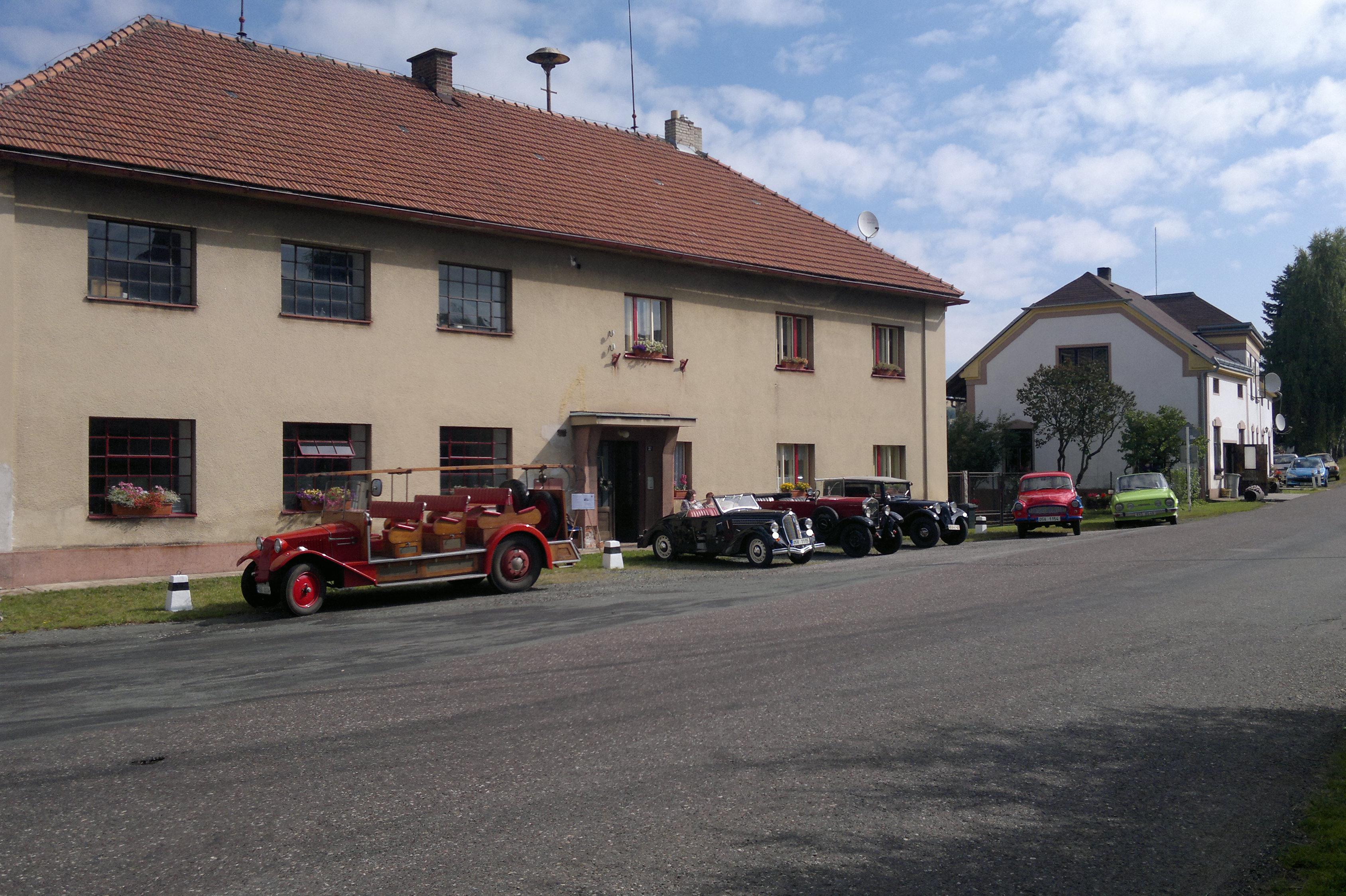 MOTO Červený foto 3