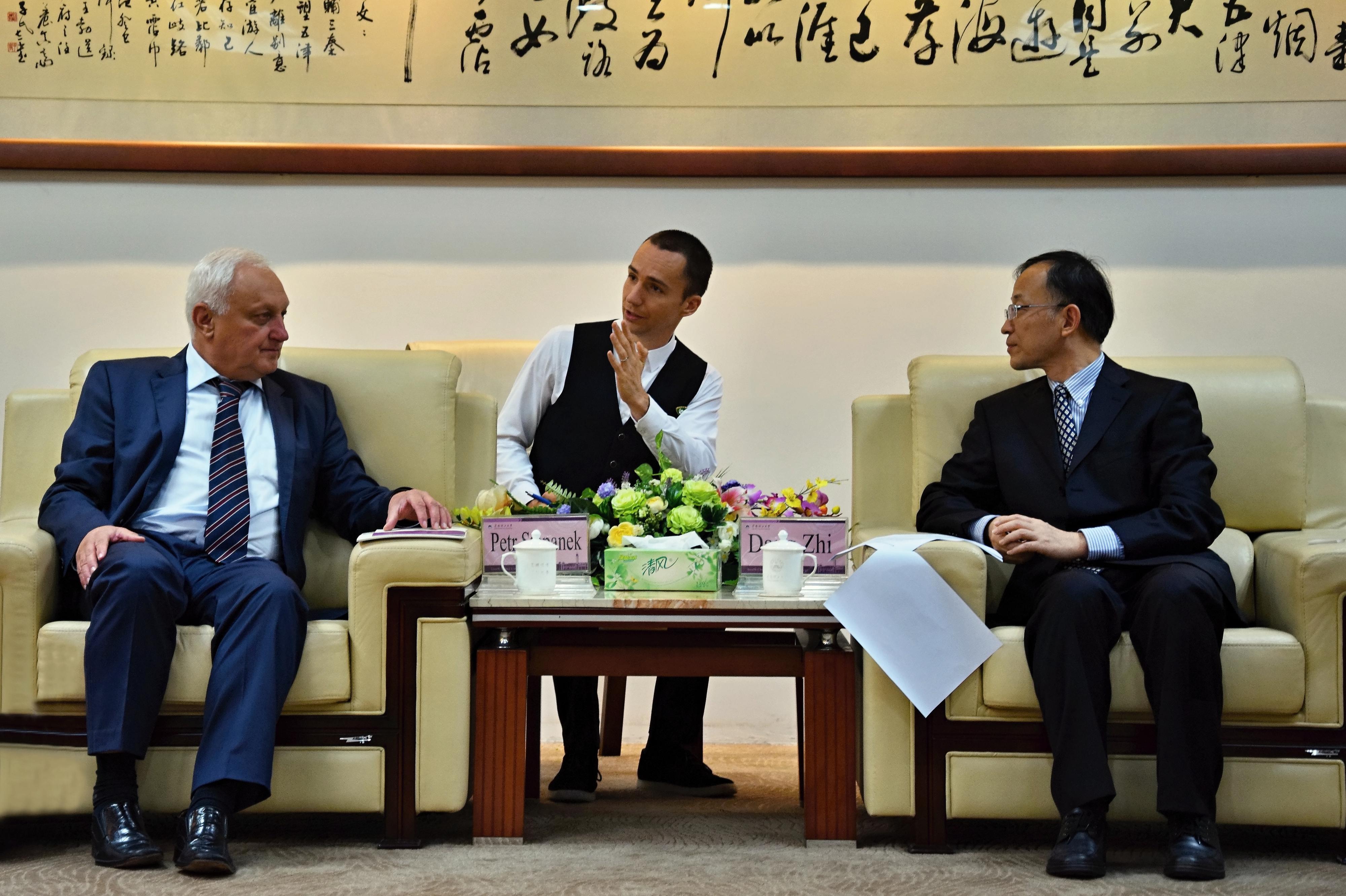 Lao Ma – tlumočení a překlady