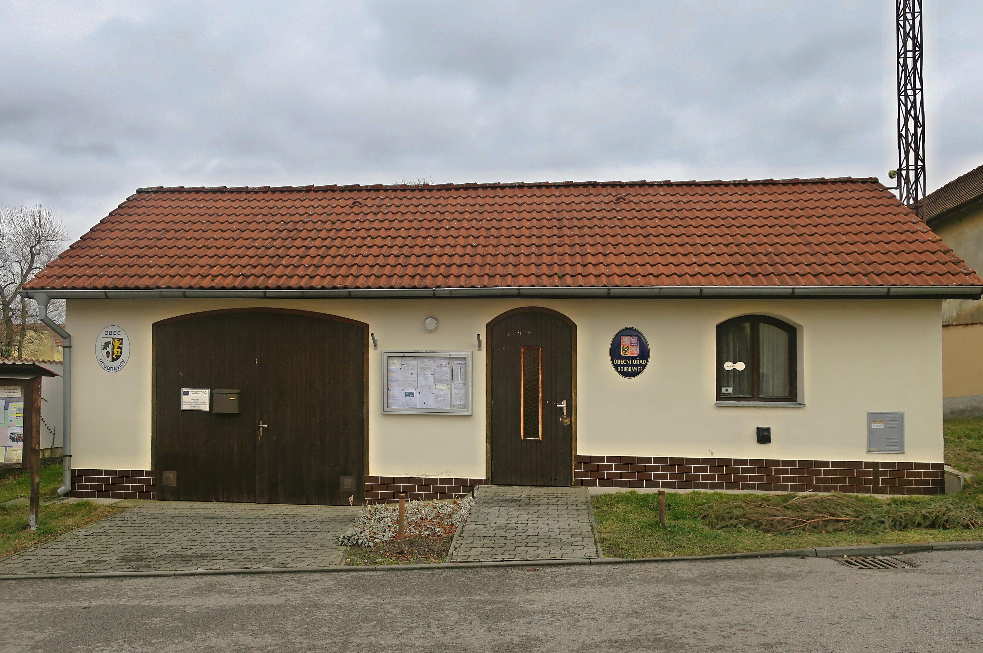 Doubravice - obecní úřad foto 2