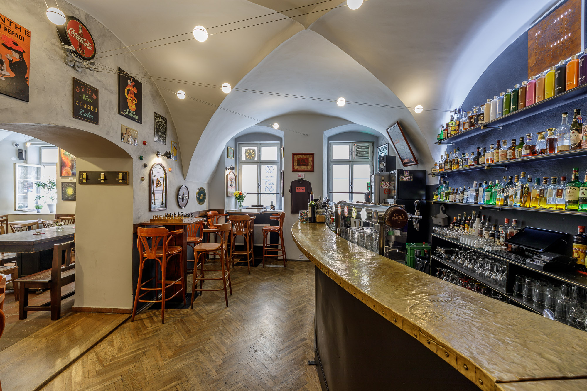 NAPA bar and gallery foto 2