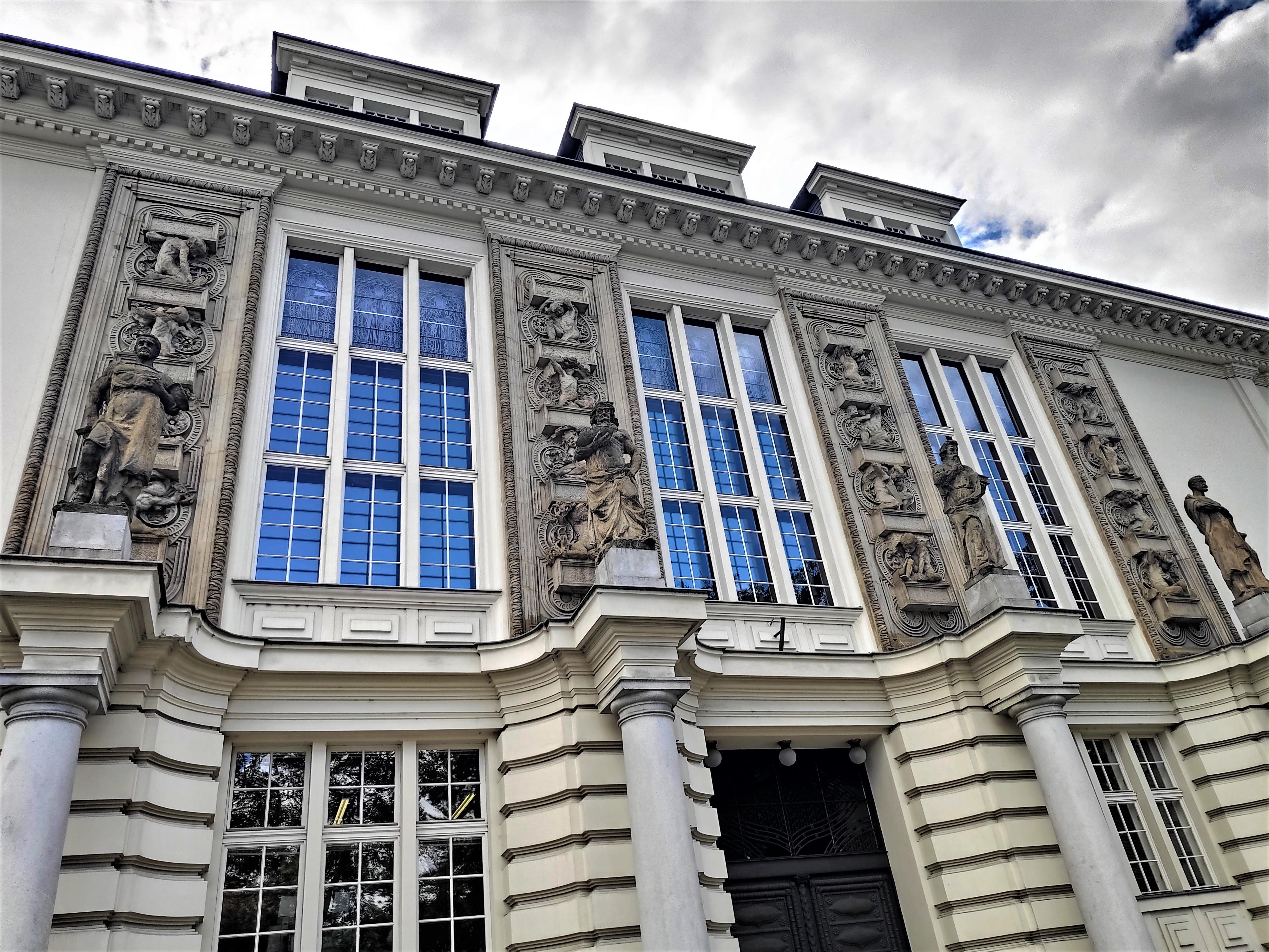 Knihovna Petra Bezruče v Opavě foto 2