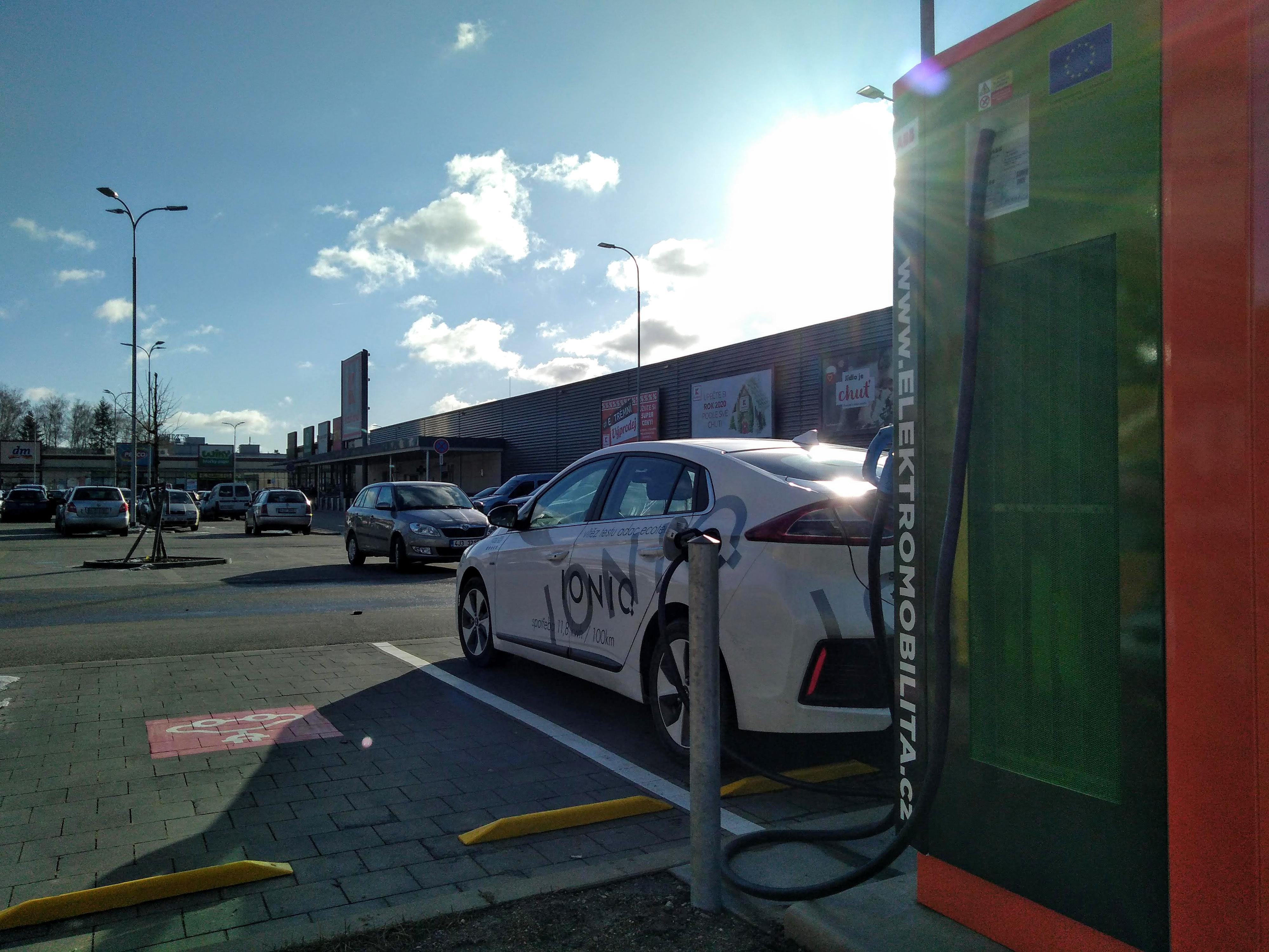 Nabíjecí stanice ČEZ foto 2