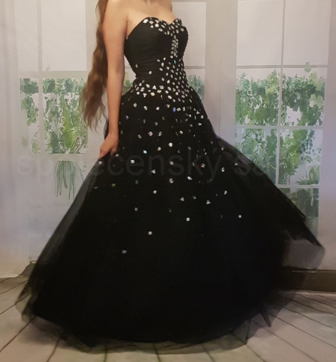 Společenský salon Yvettey foto 4