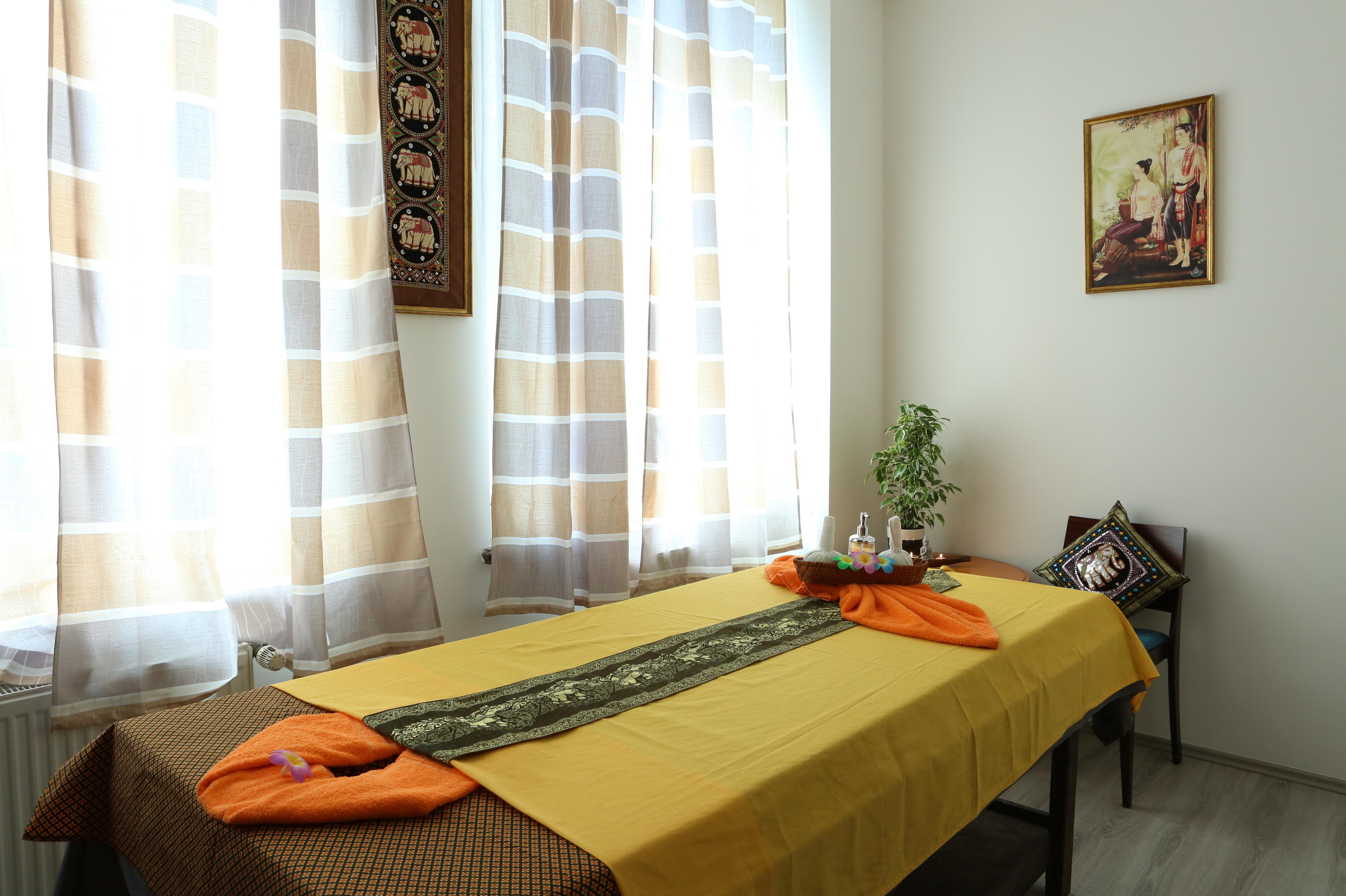 Gold Hand Thai Massage