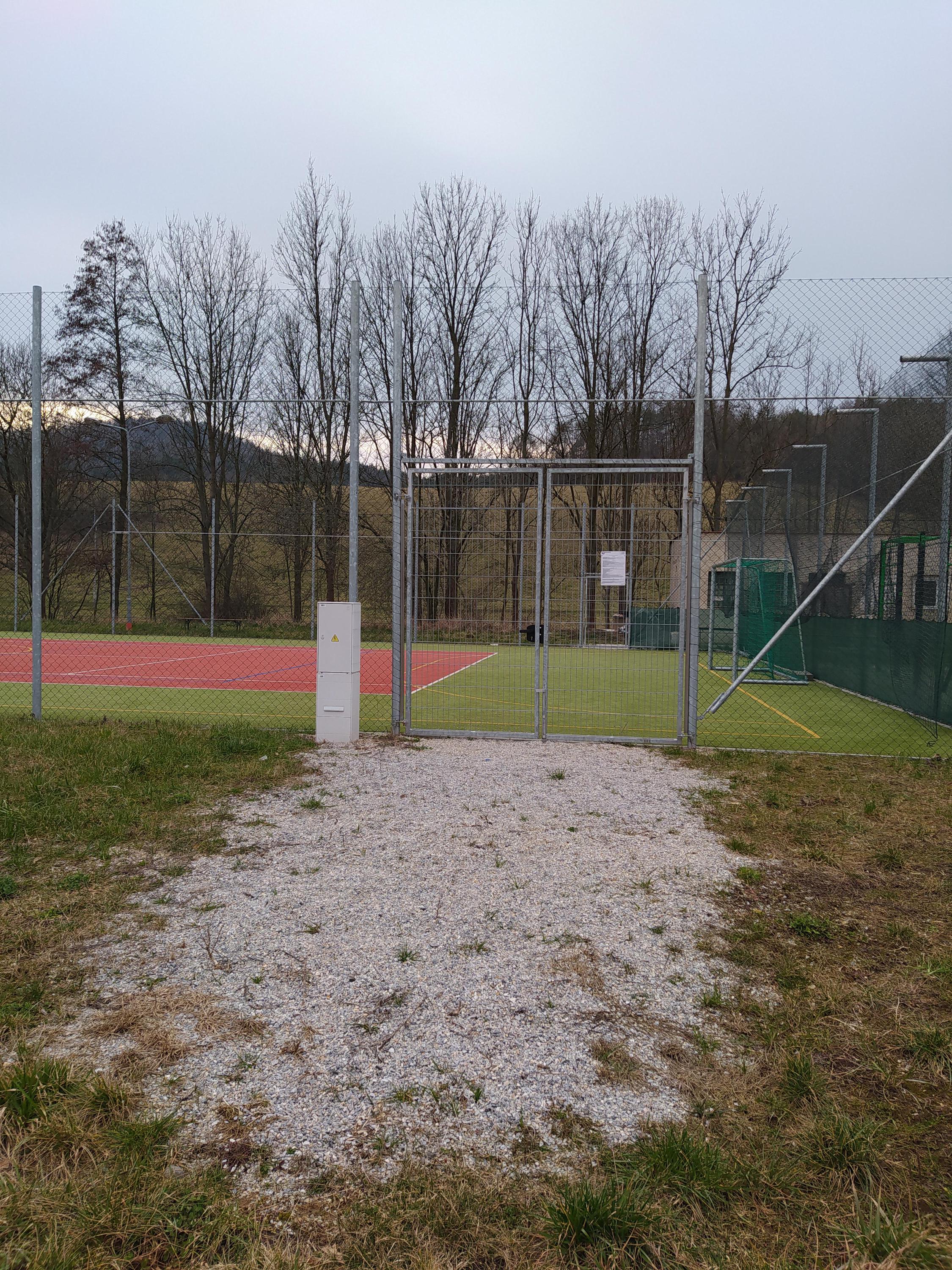 Víceúčelové hřiště foto 3