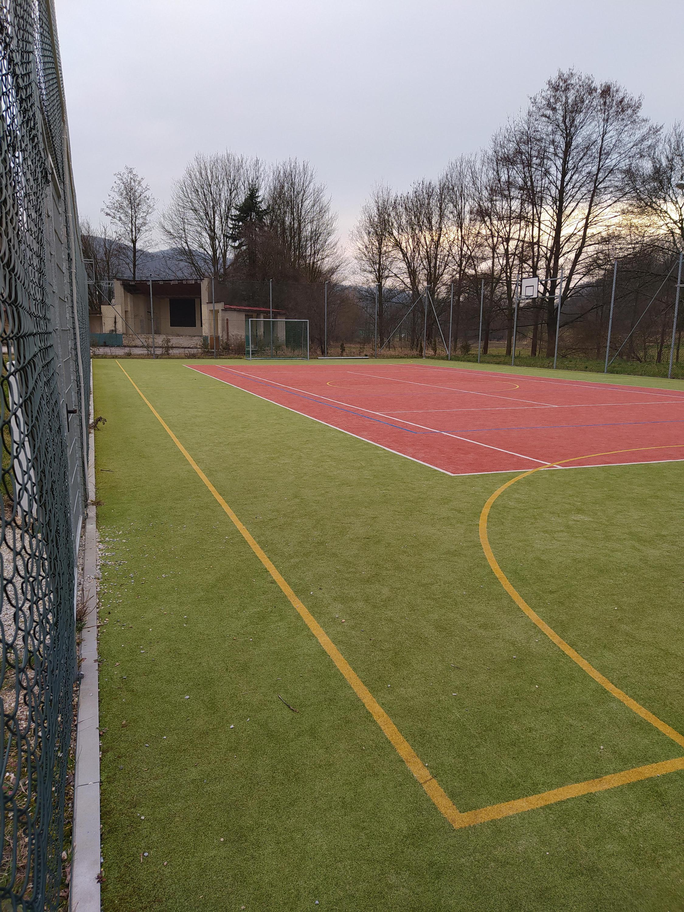 Víceúčelové hřiště foto 4