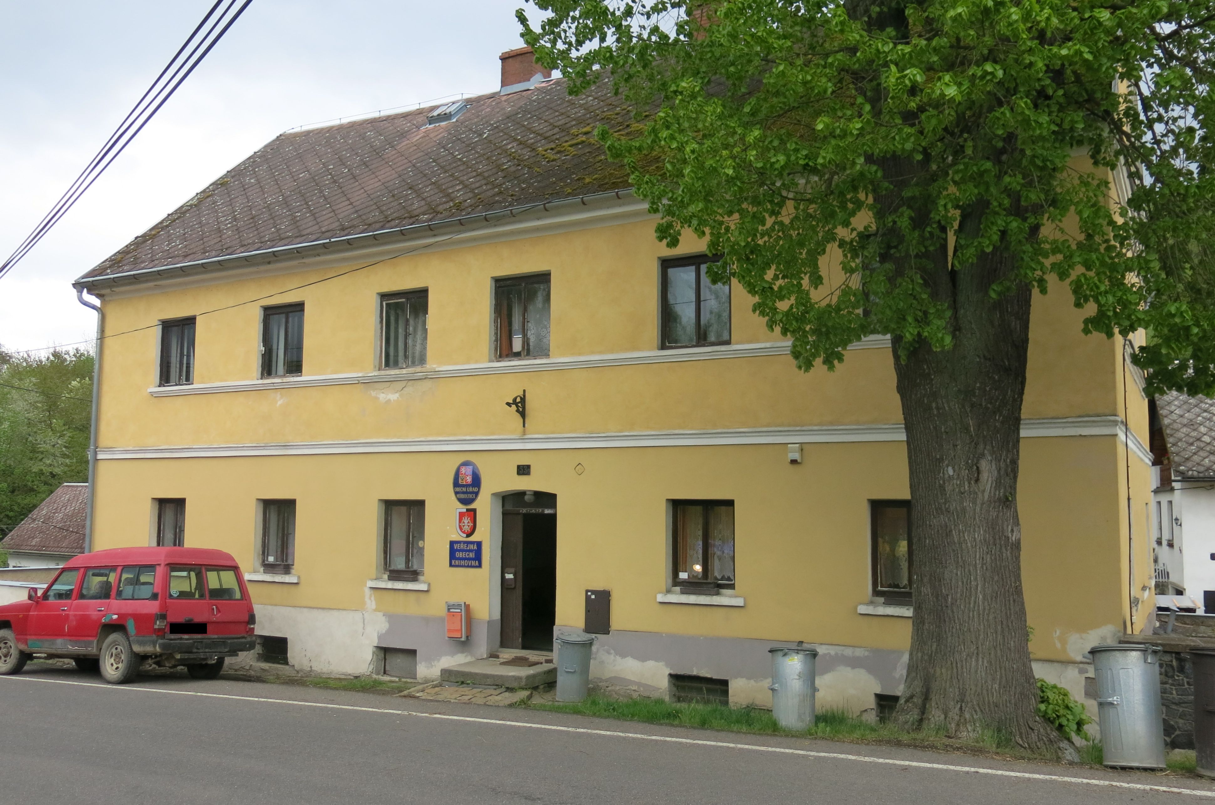 Merboltice - obecní úřad foto 2