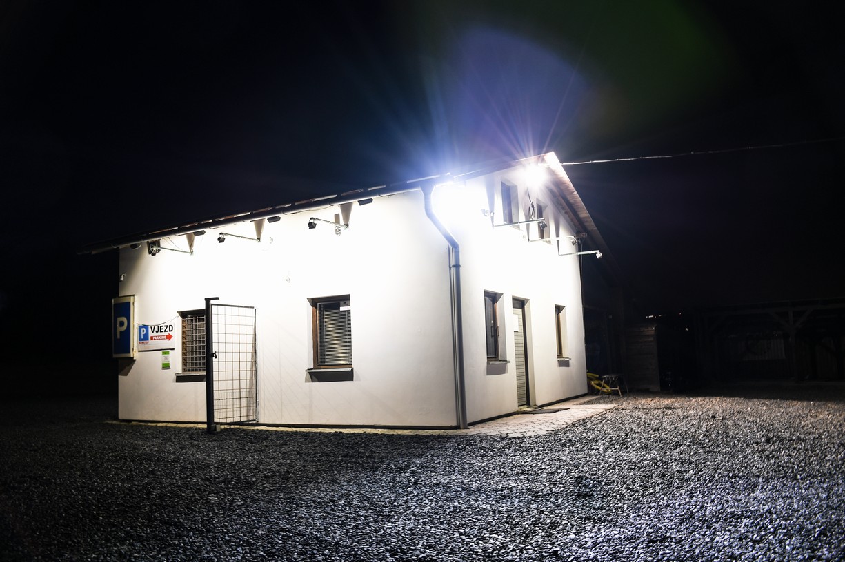 PARKOVIŠTĚ U LETIŠTĚ - 123parkuj.cz foto 4