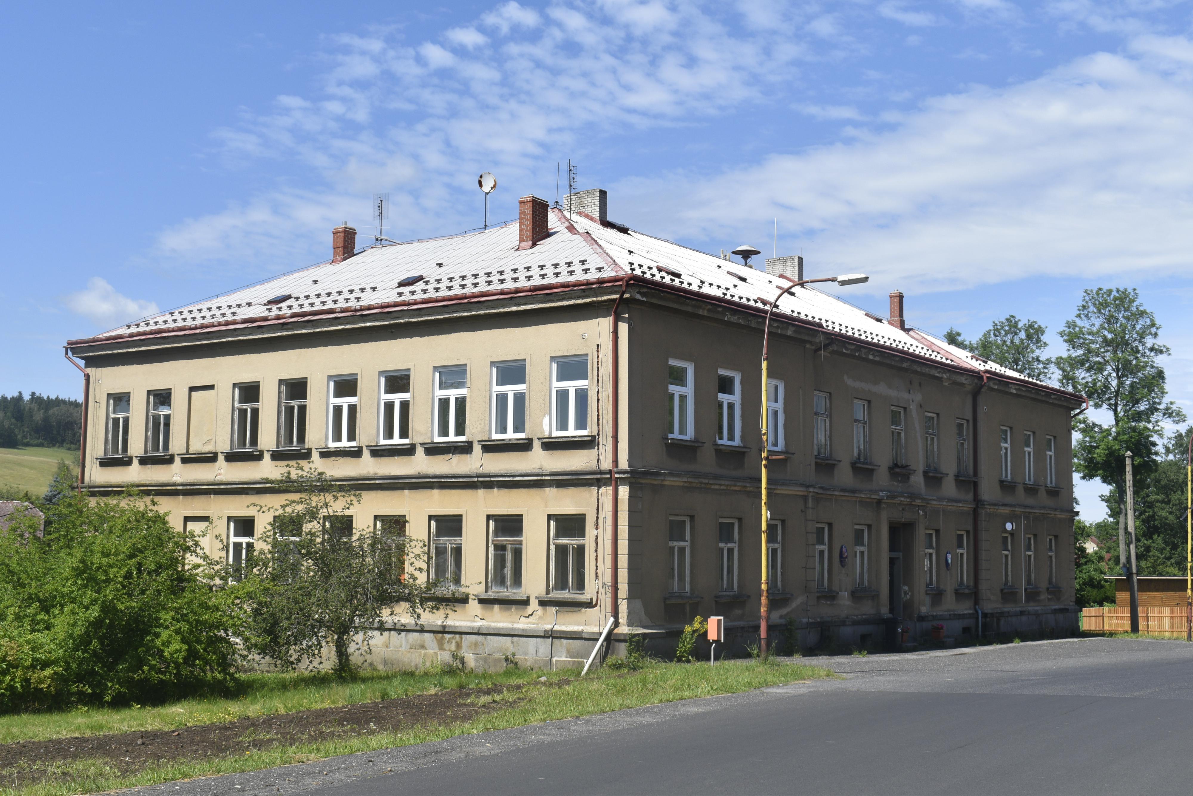 Staré Křečany - obecní úřad foto 3