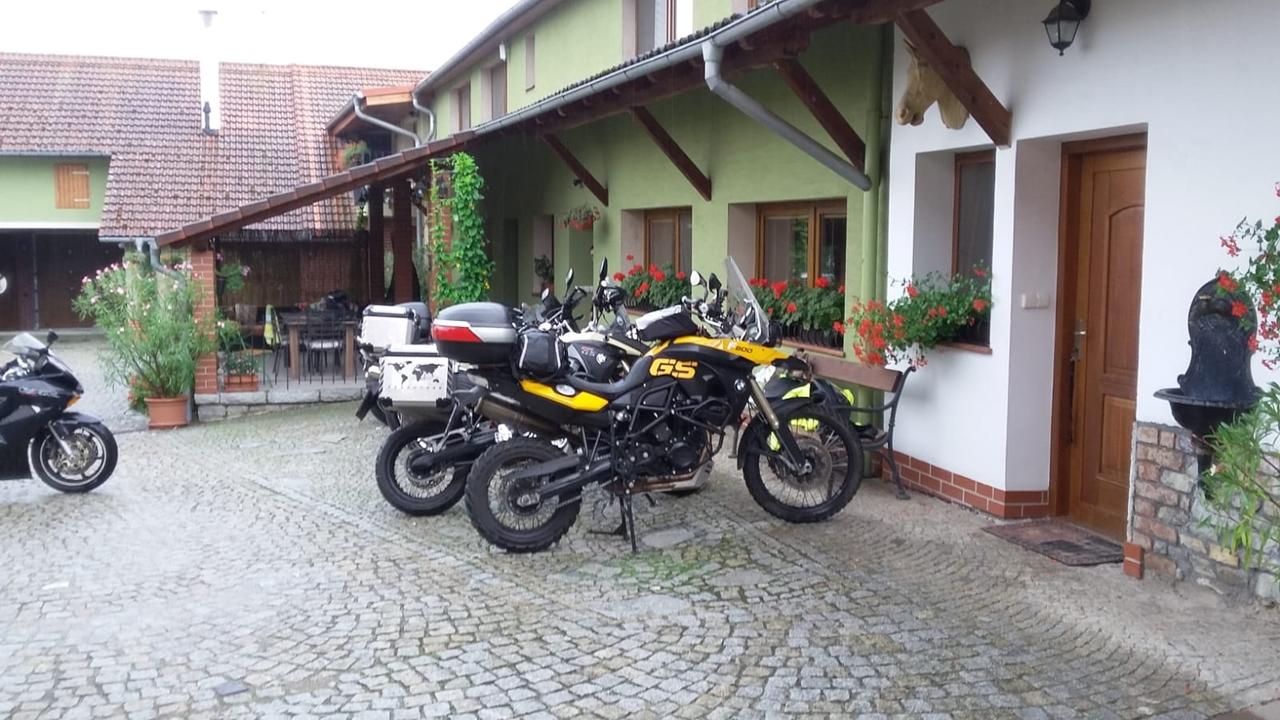 UBYTOVÁNÍ VE DVOŘE foto 2