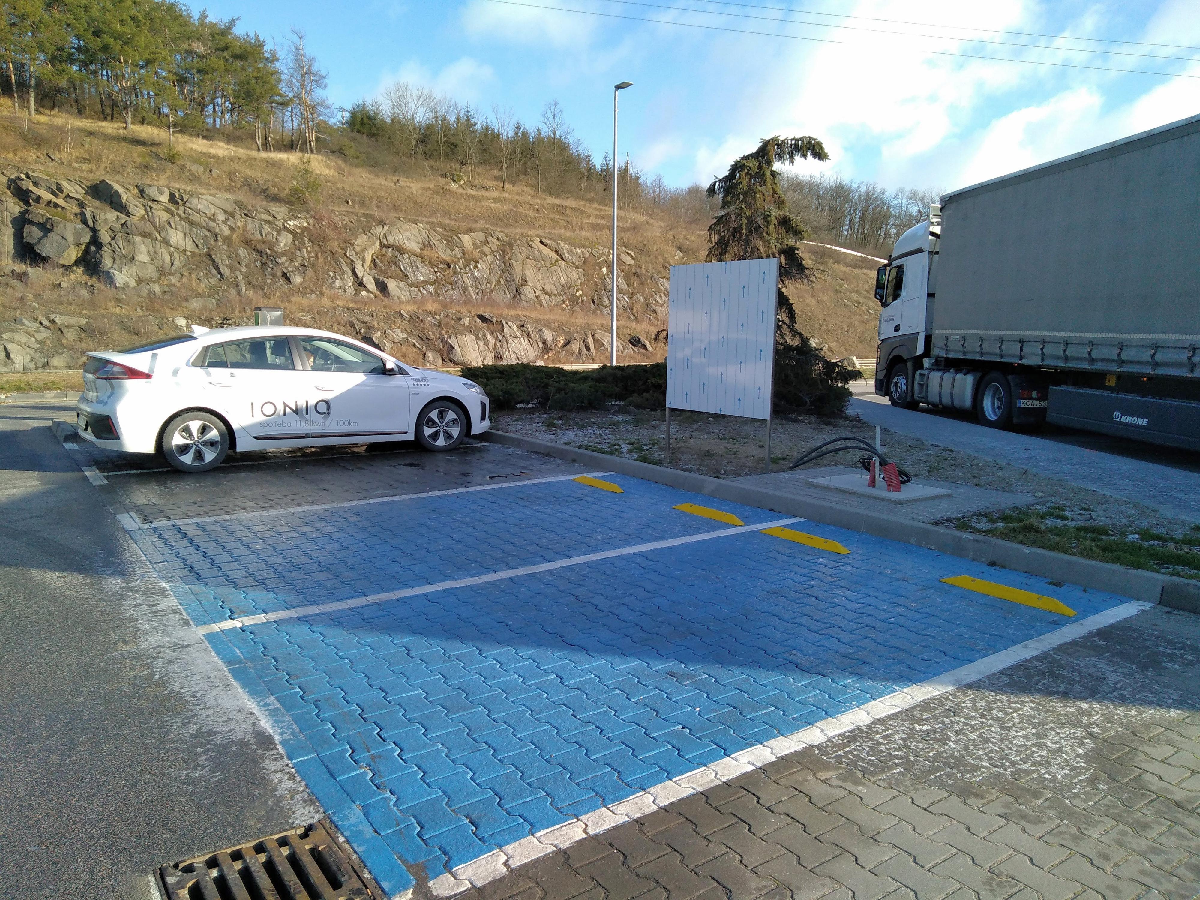 MOL - Nabíjecí stanice foto 2