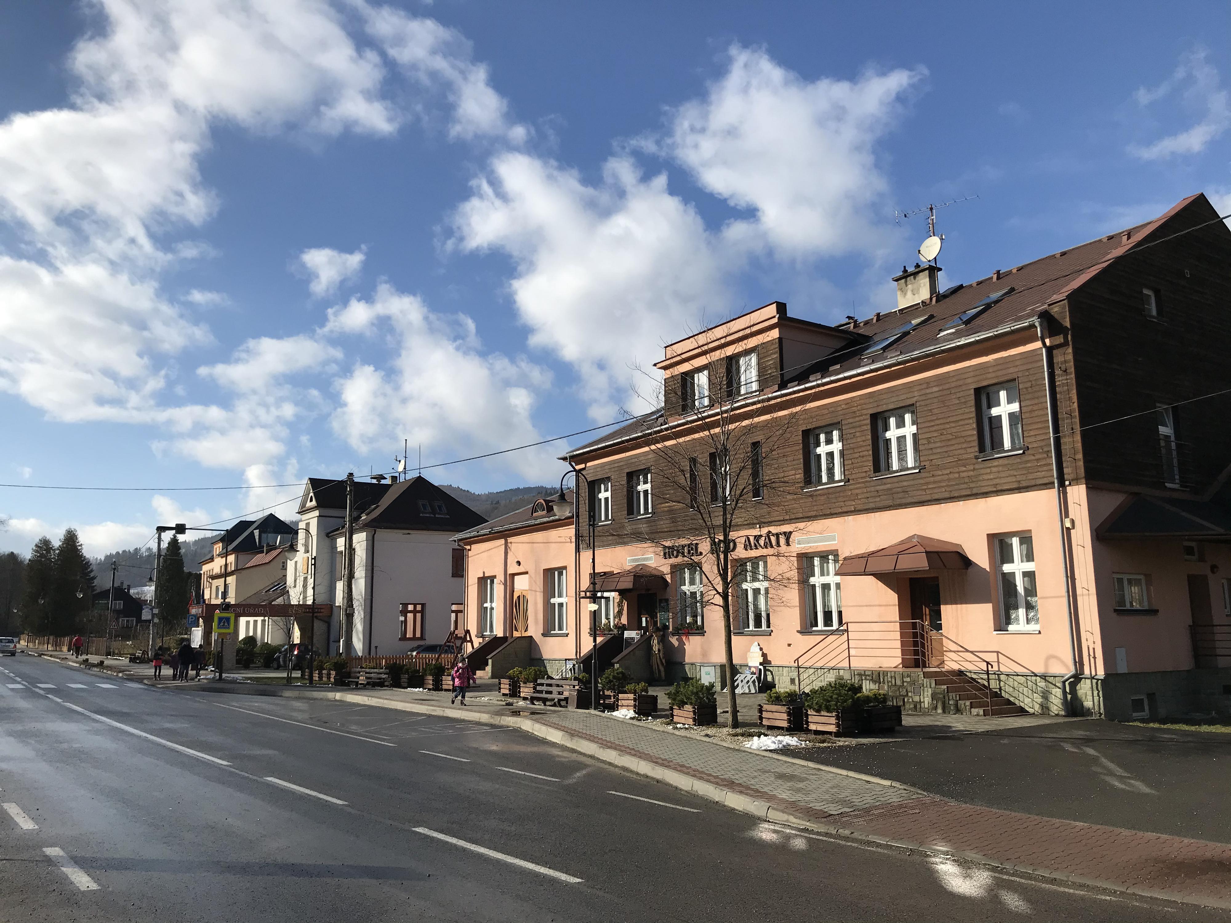 Dolní Lomná - obecní úřad foto 2