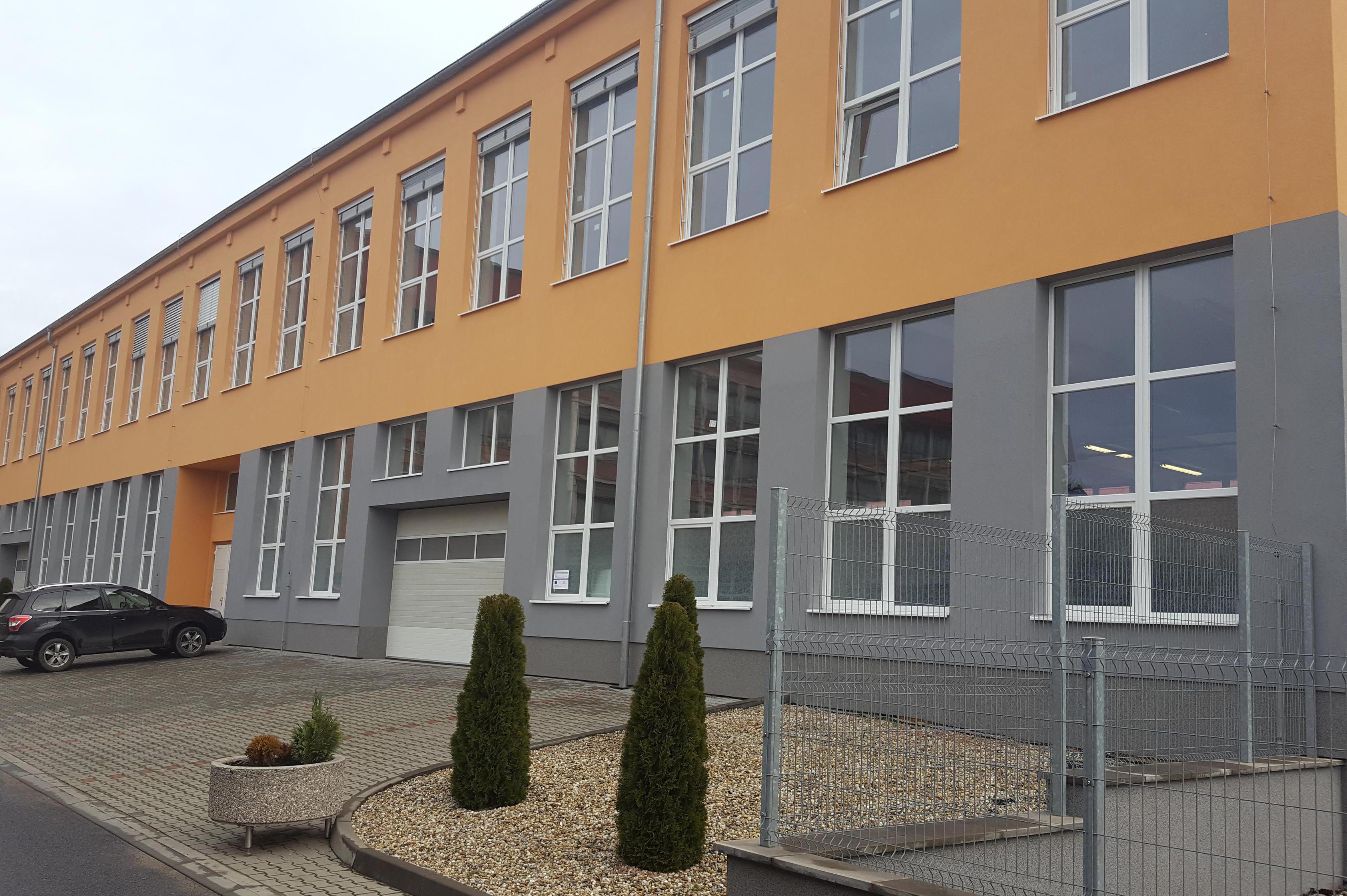 Nástroje 24 - nástrojárna