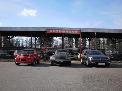 AUTOBAZAR U STADIONU