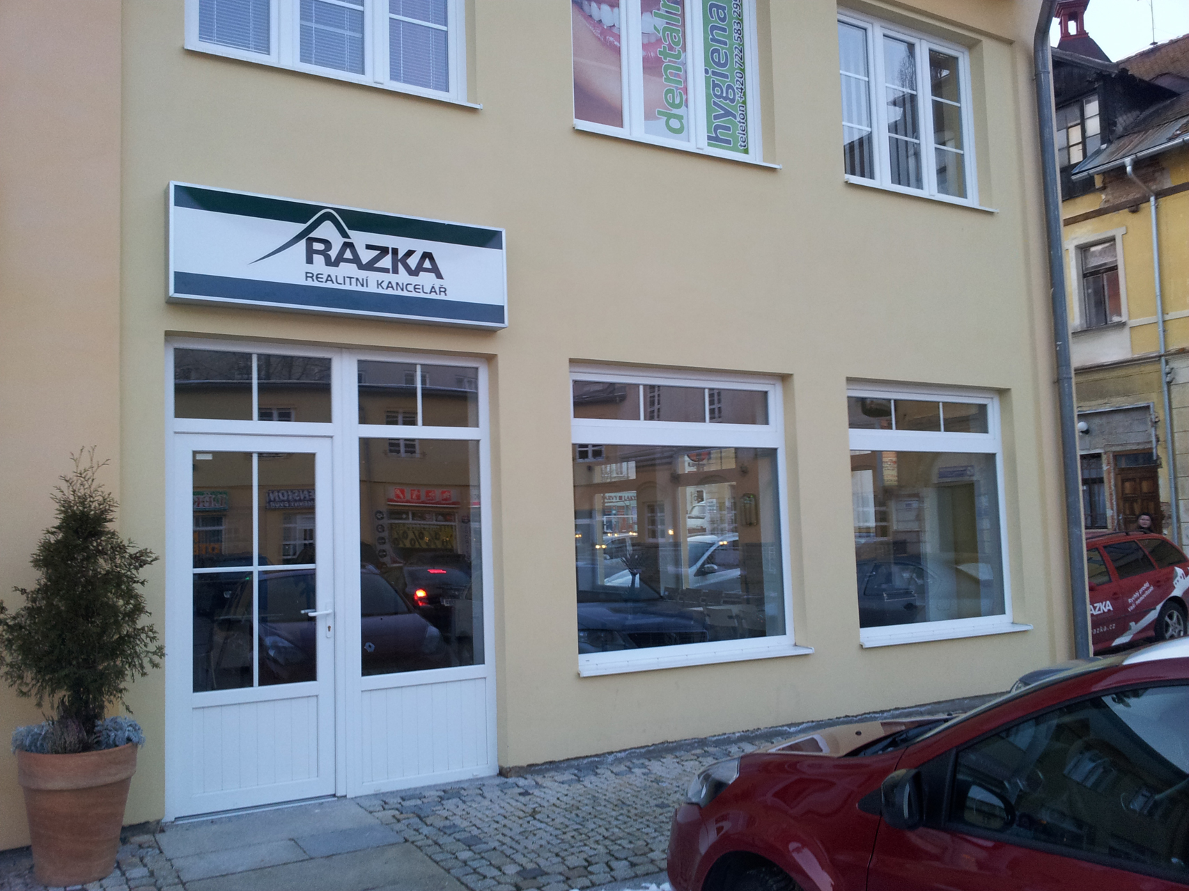 RAZKA s.r.o. - realitní kancelář foto 2