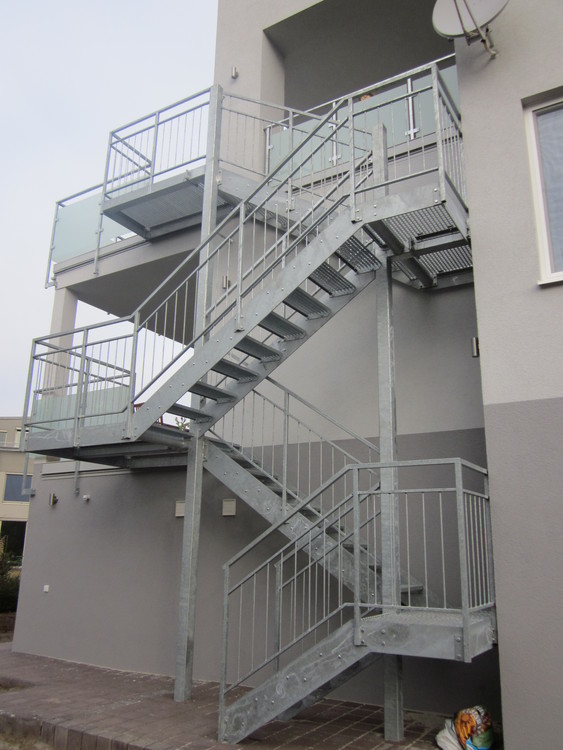 K.M.K. - schody, nerez zábradlí foto 3
