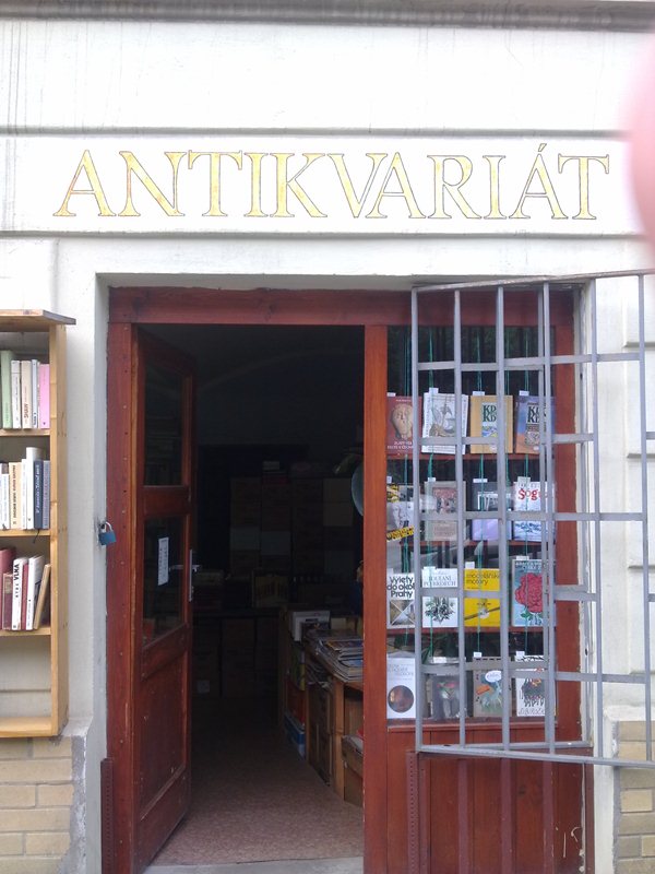 Antikvariát zaknihami foto 2