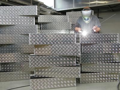 ZÁMEČNICTVÍ A SVAŘOVÁNÍ HLINÍKU - KOVO DVOŘÁK foto 2