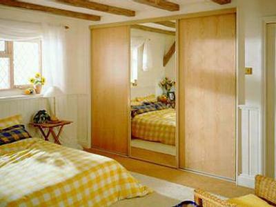 Roman Gryc - Vestavěné skříně na míru foto 2