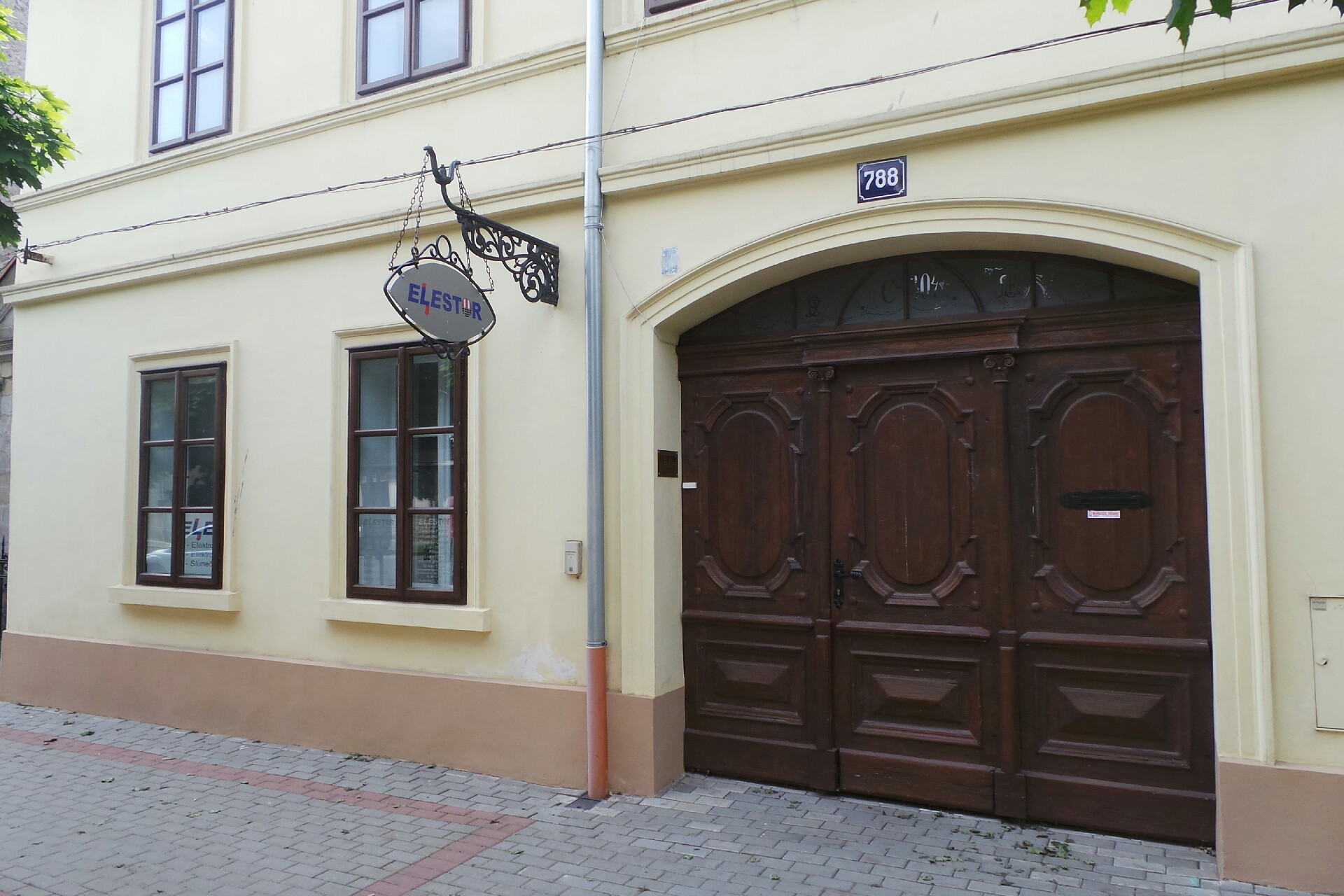 ELESTOR - Petr Mrázek