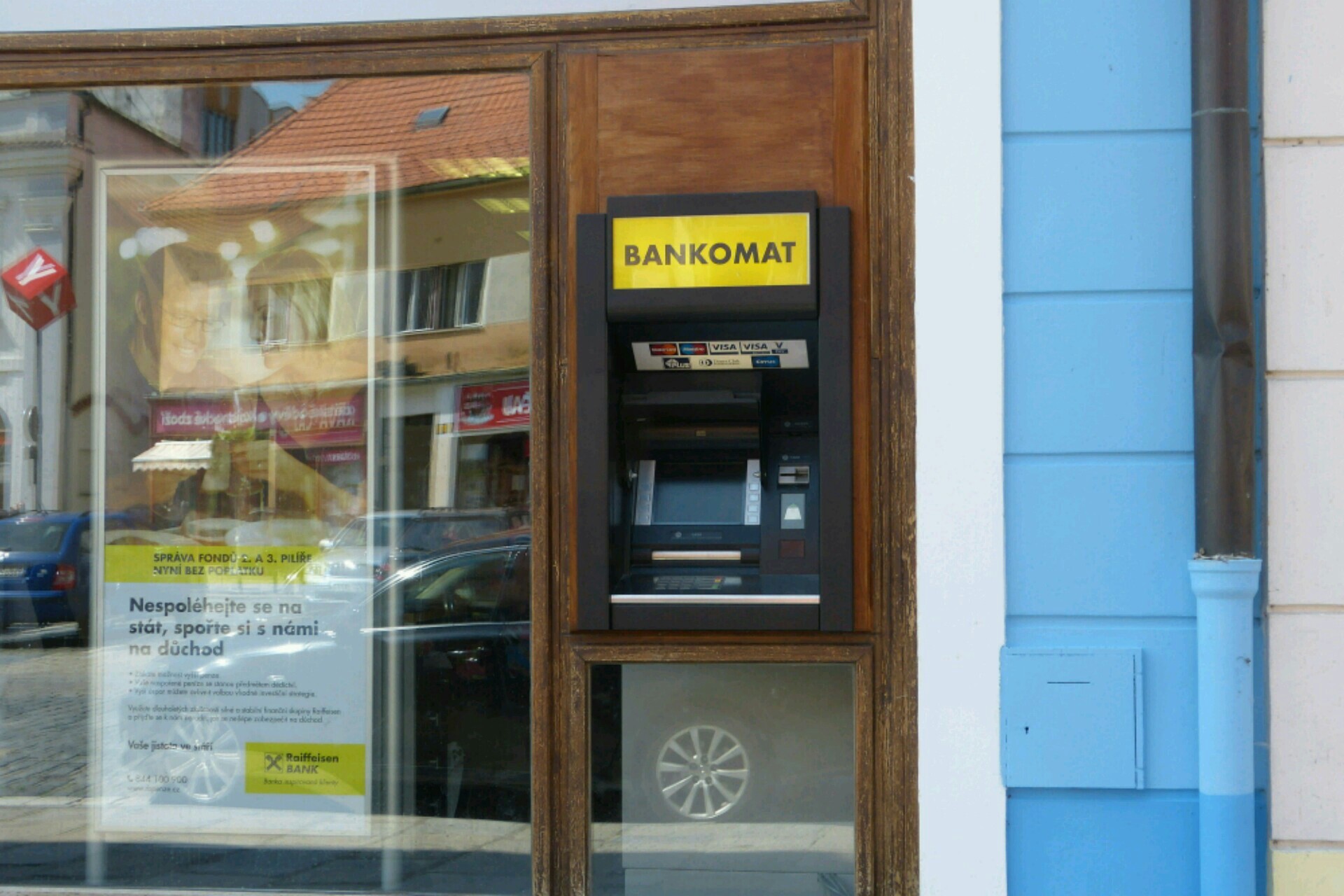 Raiffeisenbank - bankomat