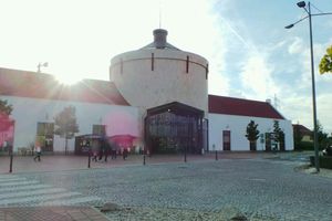 Company graphic H & M