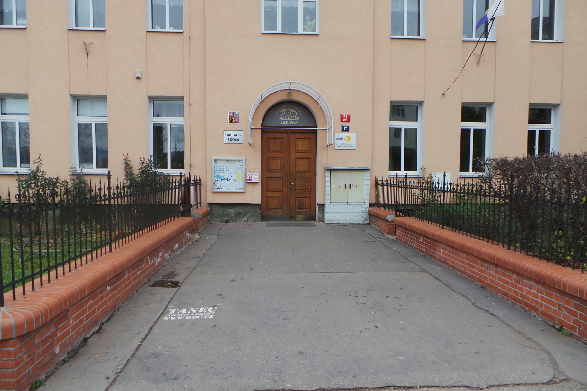 Základní škola a mateřská škola Chodov, Praha 4, Květnového vítězství 57