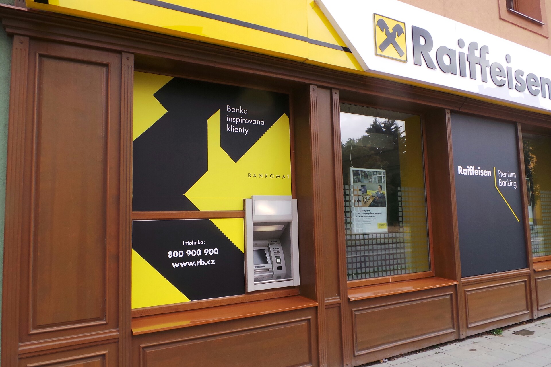 Raiffeisenbank - bankomat