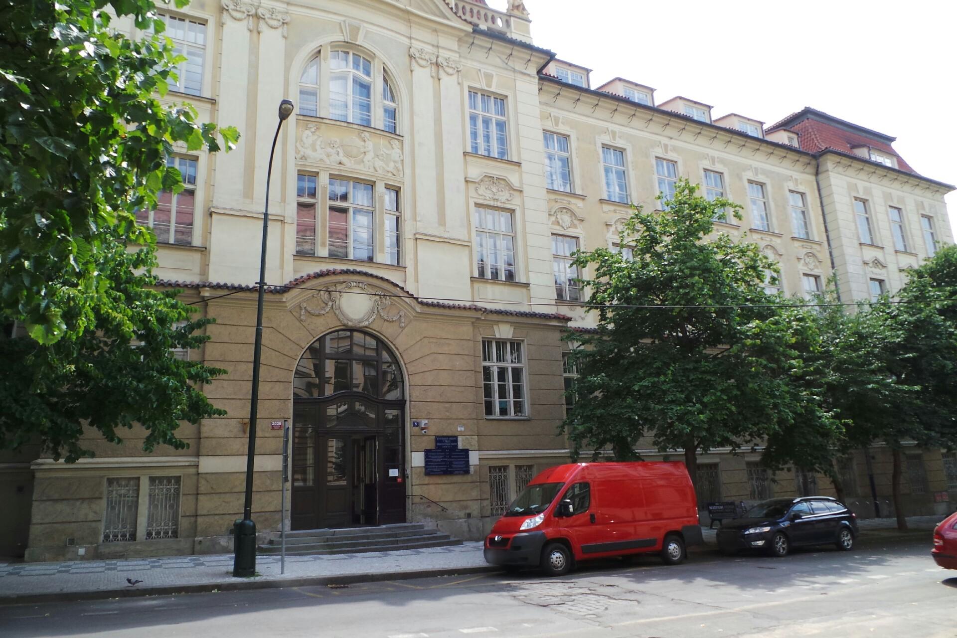 Ústav hydrogeologie, inženýrské geologie a užité geofyziky Přírodovědecké fakulty - Univerzita Karlova