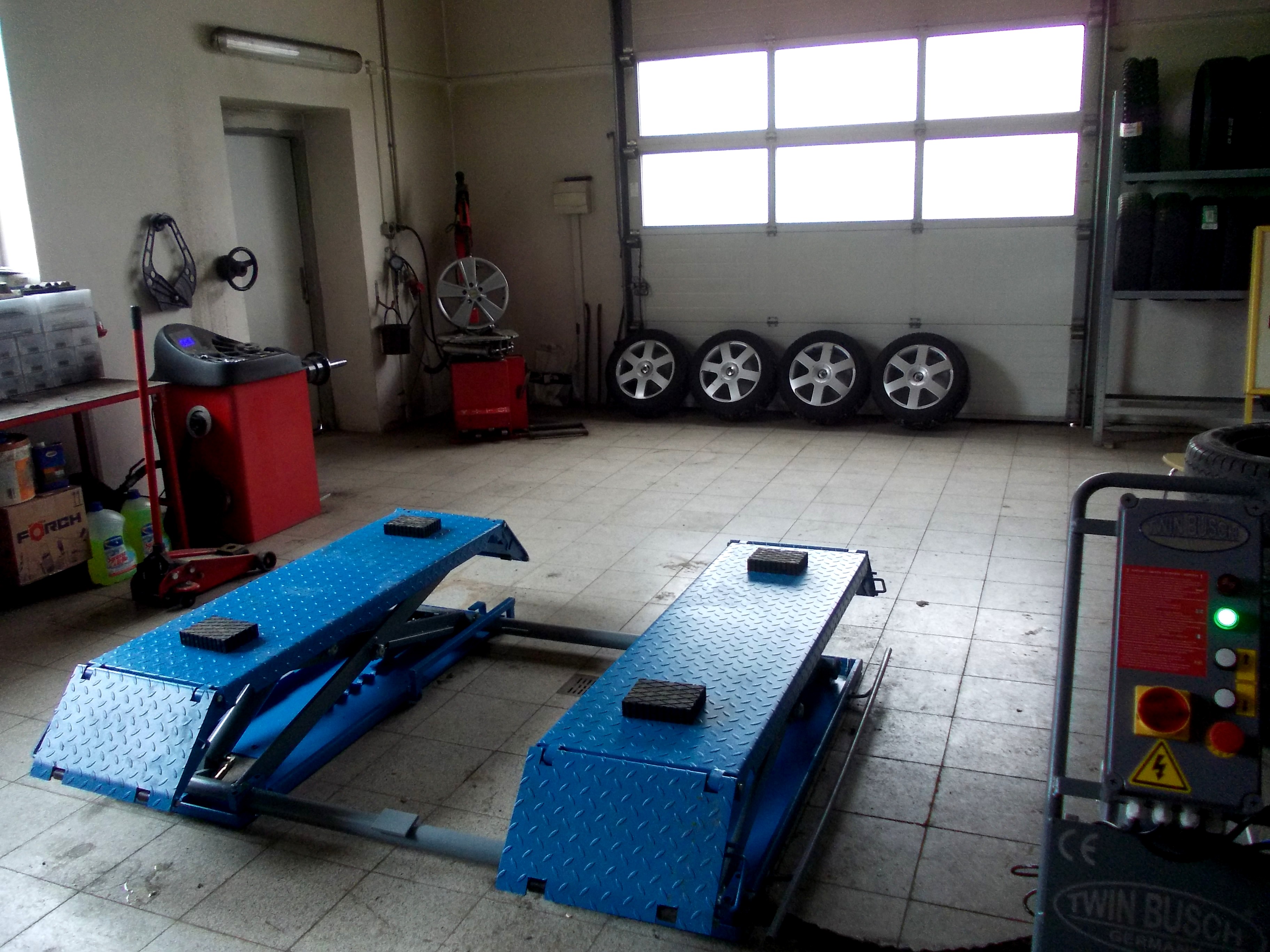 PNEUSERVIS, AUTO-KLADNO