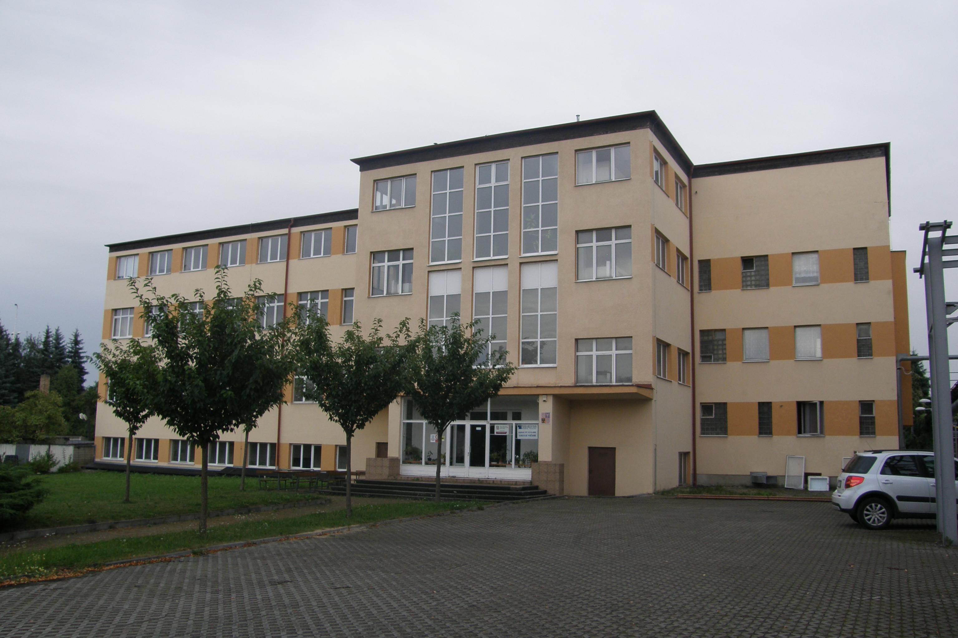 SOŠ a SOU, Kladno, Dubská