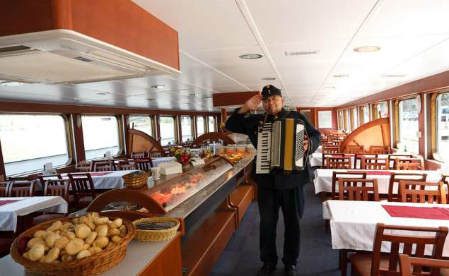 Parníky - výletní lodě Praha foto 3