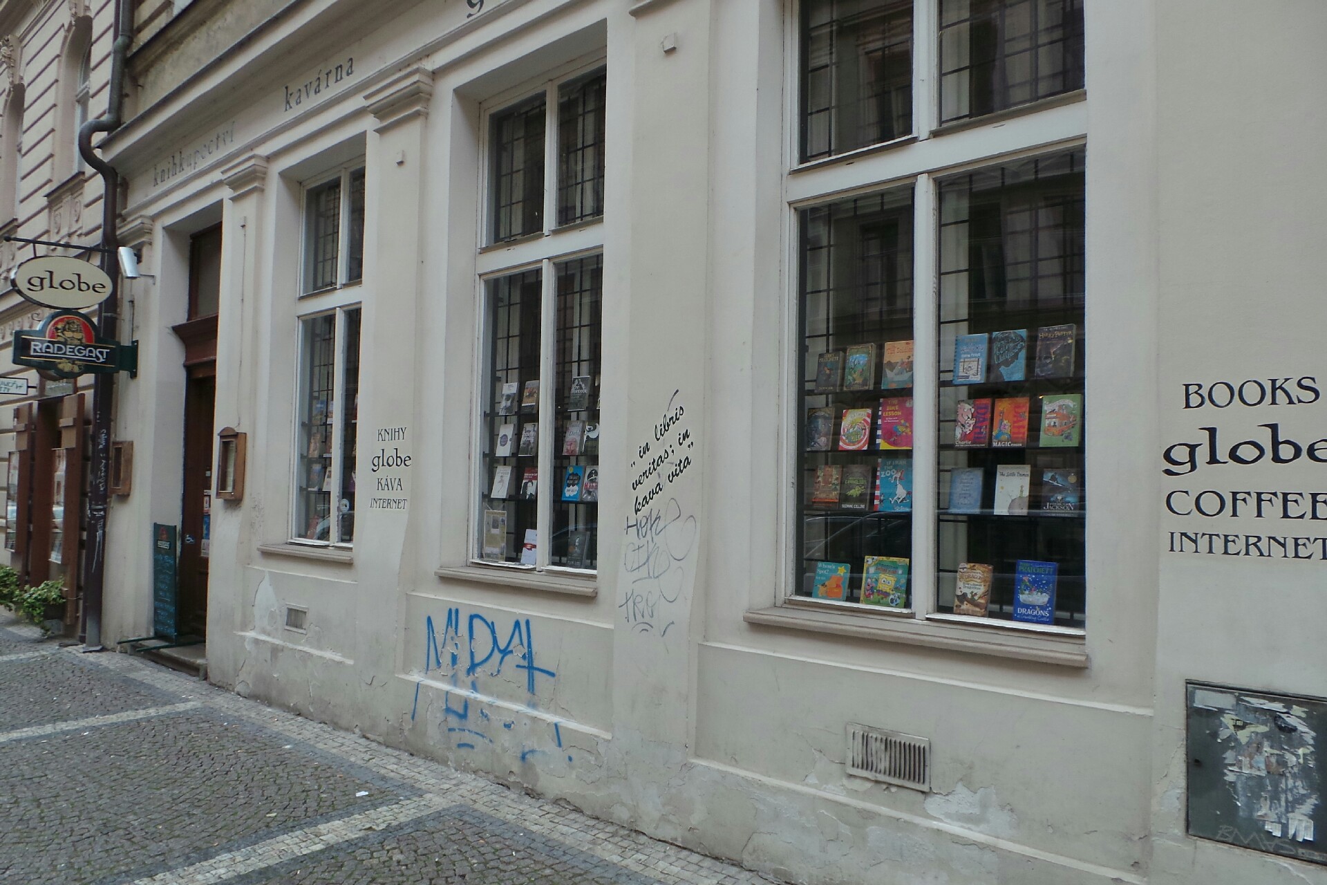 The Globe Bookstore and Cafe, s.r.o. foto 1