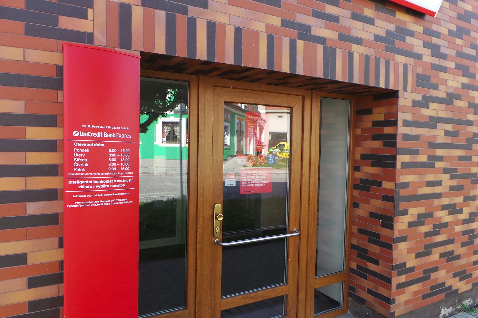 Bankomat UniCredit Bank Czech Republic foto 2