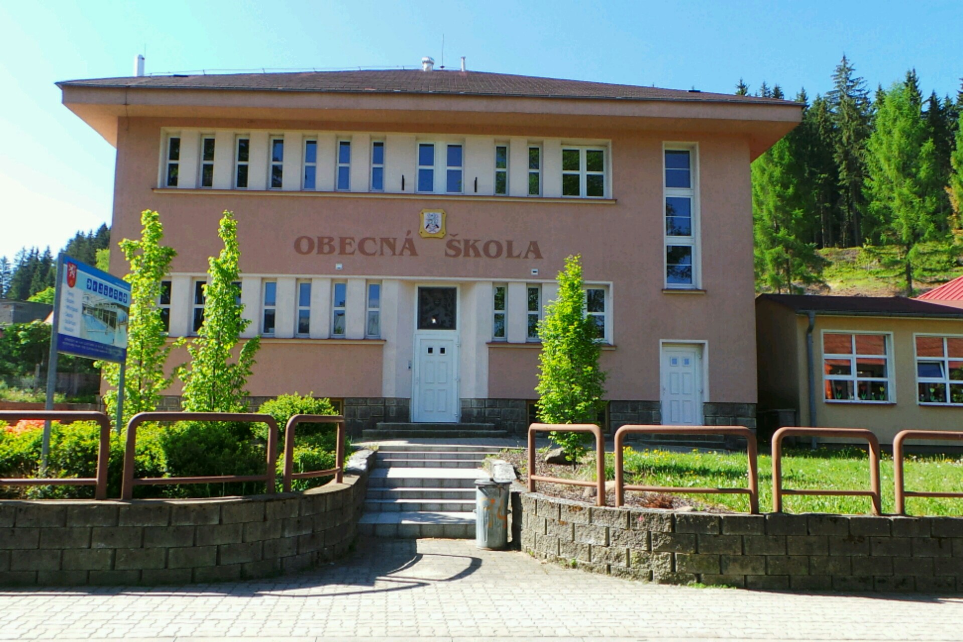 Základní škola a mateřská škola Potůčky, okres Karlovy Vary