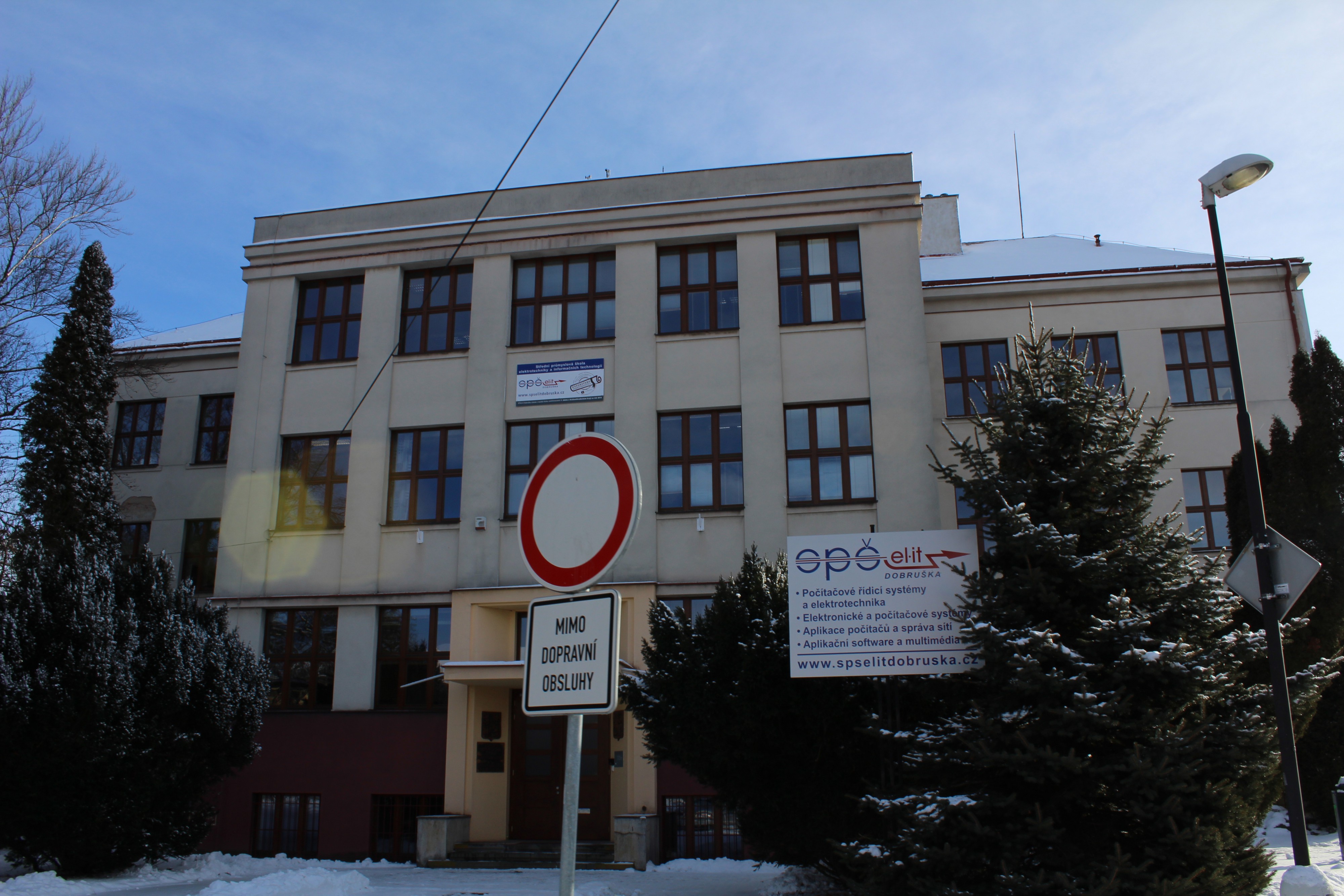 Střední průmyslová škola elektrotechniky a informačních technologií foto 4