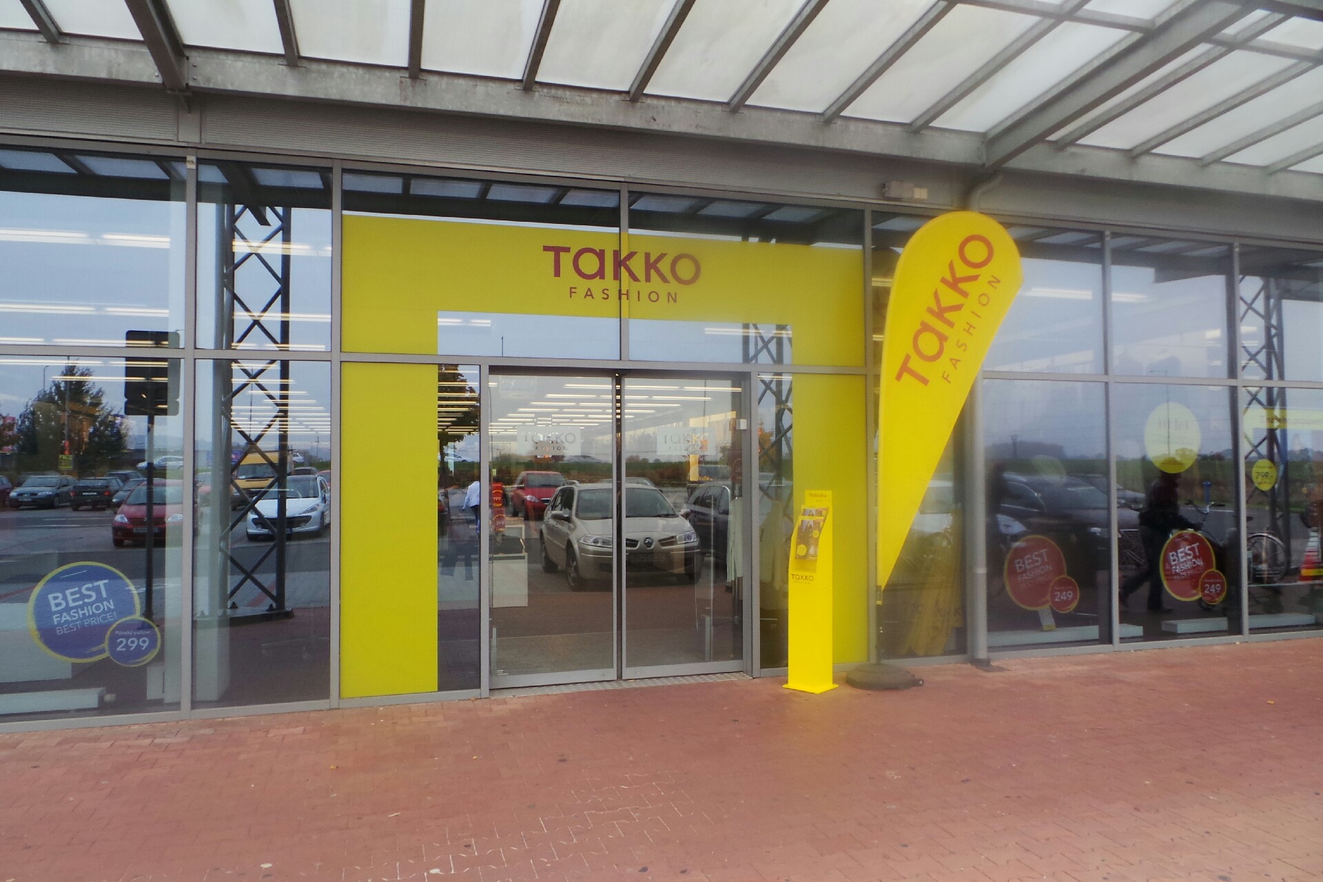 TAKKO FASHION foto 1