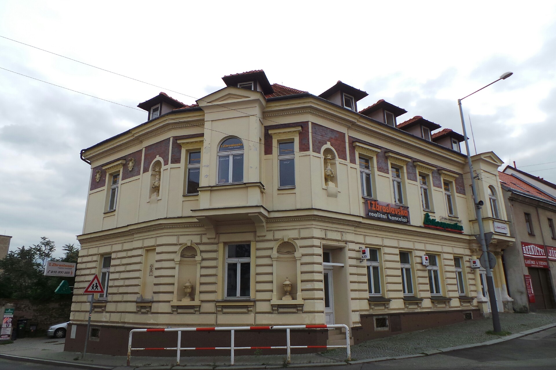 1. Zbraslavská realitní kancelář