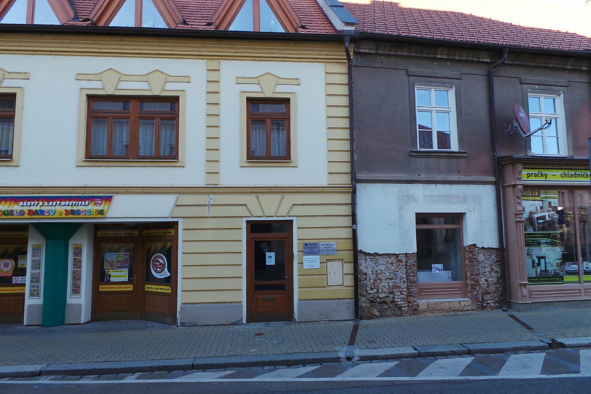 Mgr. MUDr. Jana Kollrossová, advokátka