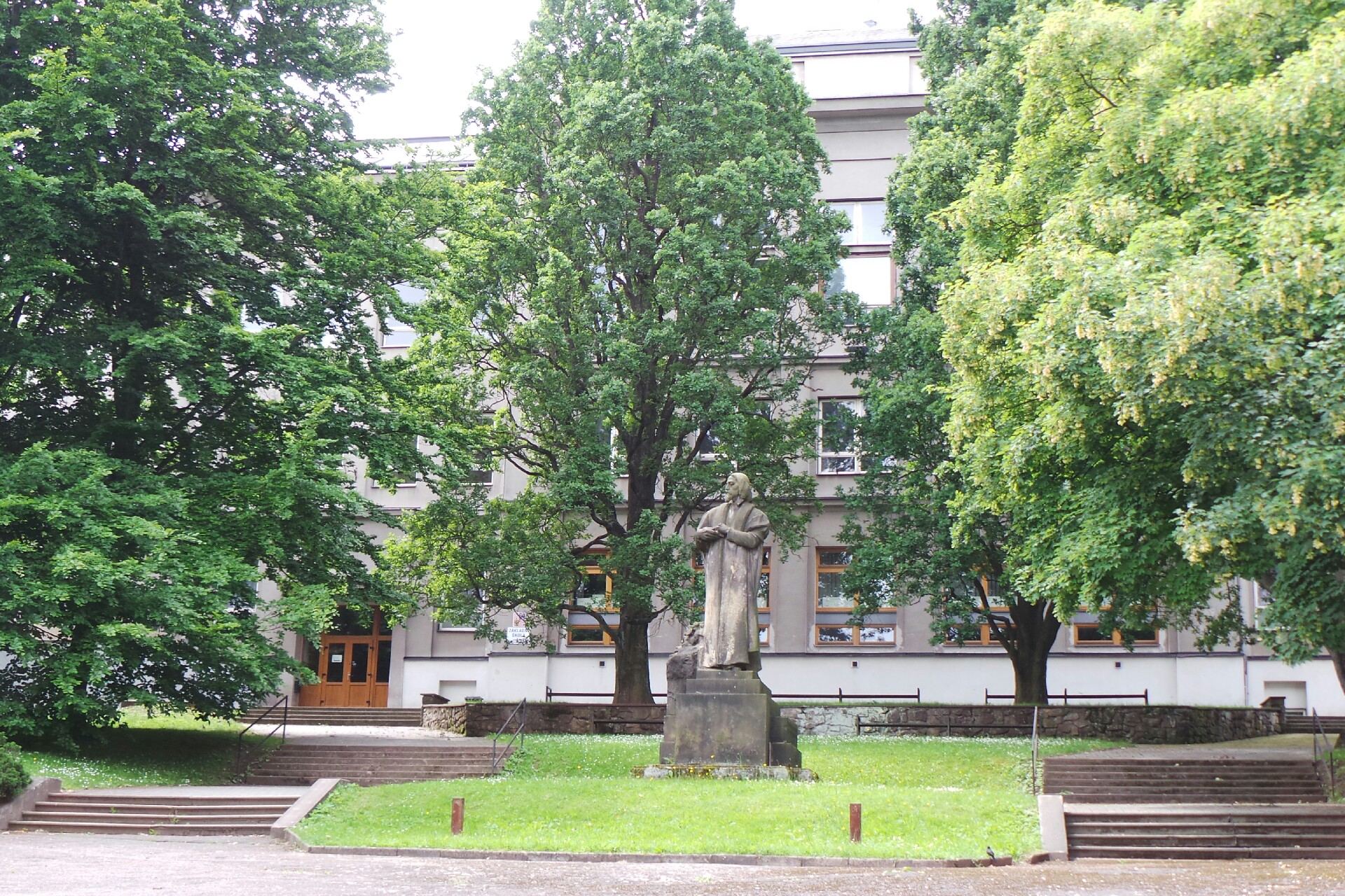Základní škola Nová Paka, Komenského 555 foto 2